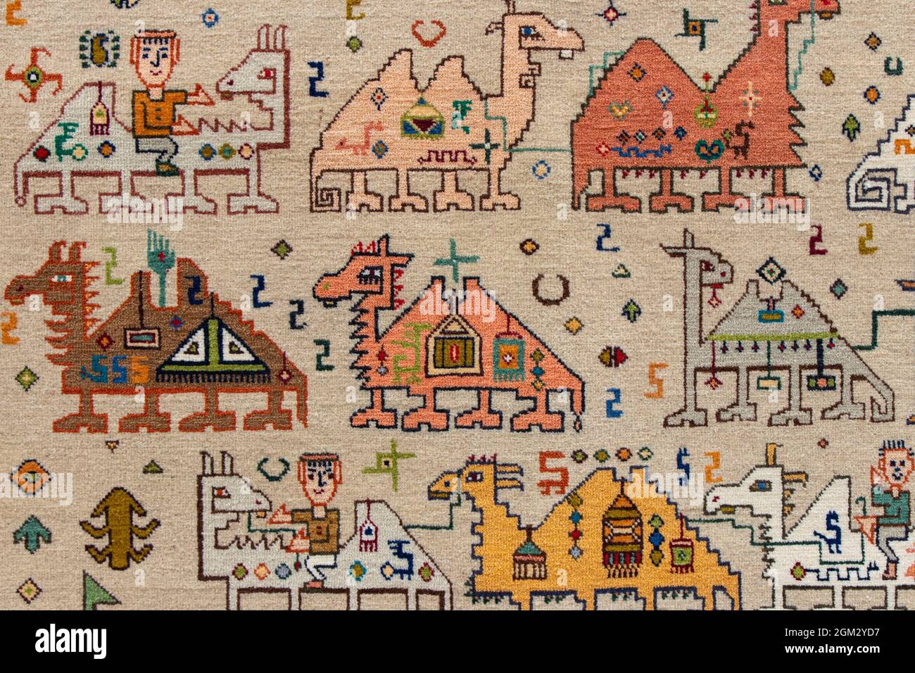 Teppichmuster mit orientalischen Motiven. Traditioneller aserbaidschanischer Teppich. Ganja - Aserbaidschan: 9. September 2021 Stockfoto