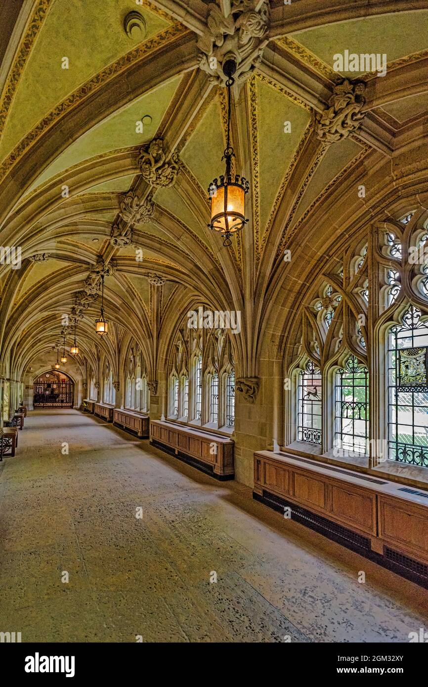 Yale University Cloister Flary -Collegiate Gothic Architektur Stil Kreuzgang innerhalb der Sterling Memorial Library Stockfoto