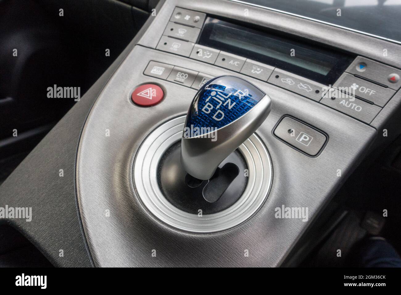 Konsole und Getriebe-Stick eines japanischen Import verwendet Toyota Prius Stockfoto