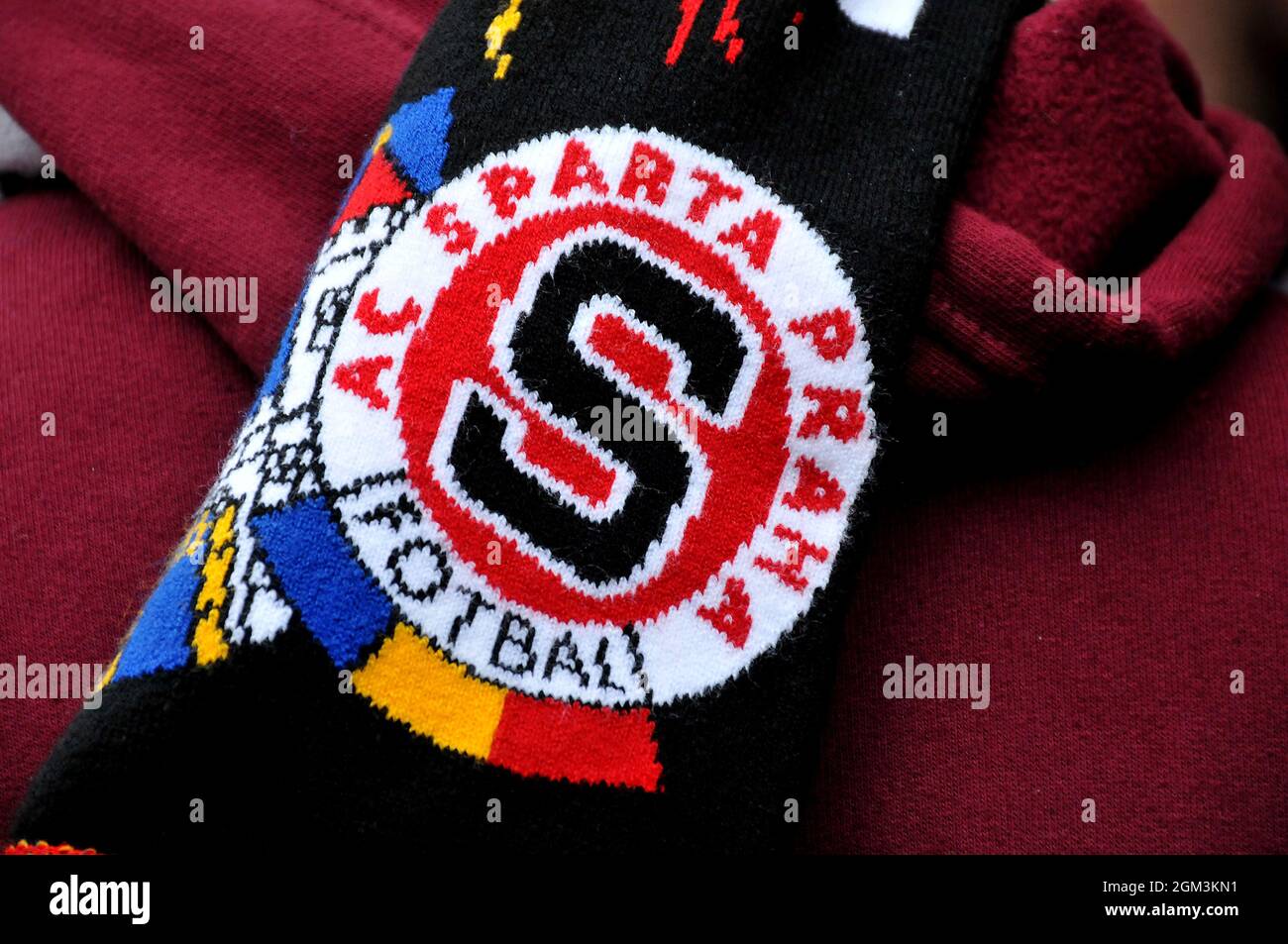Kopenhagen Danemark 16 September 2021 Tschechische Republik Fussball Nationalmannschaften Ac Sparta Praha Fans Geniessen Bierund Freundschaftsgesprache Mit Der Danischen Polizei Stockfotografie Alamy