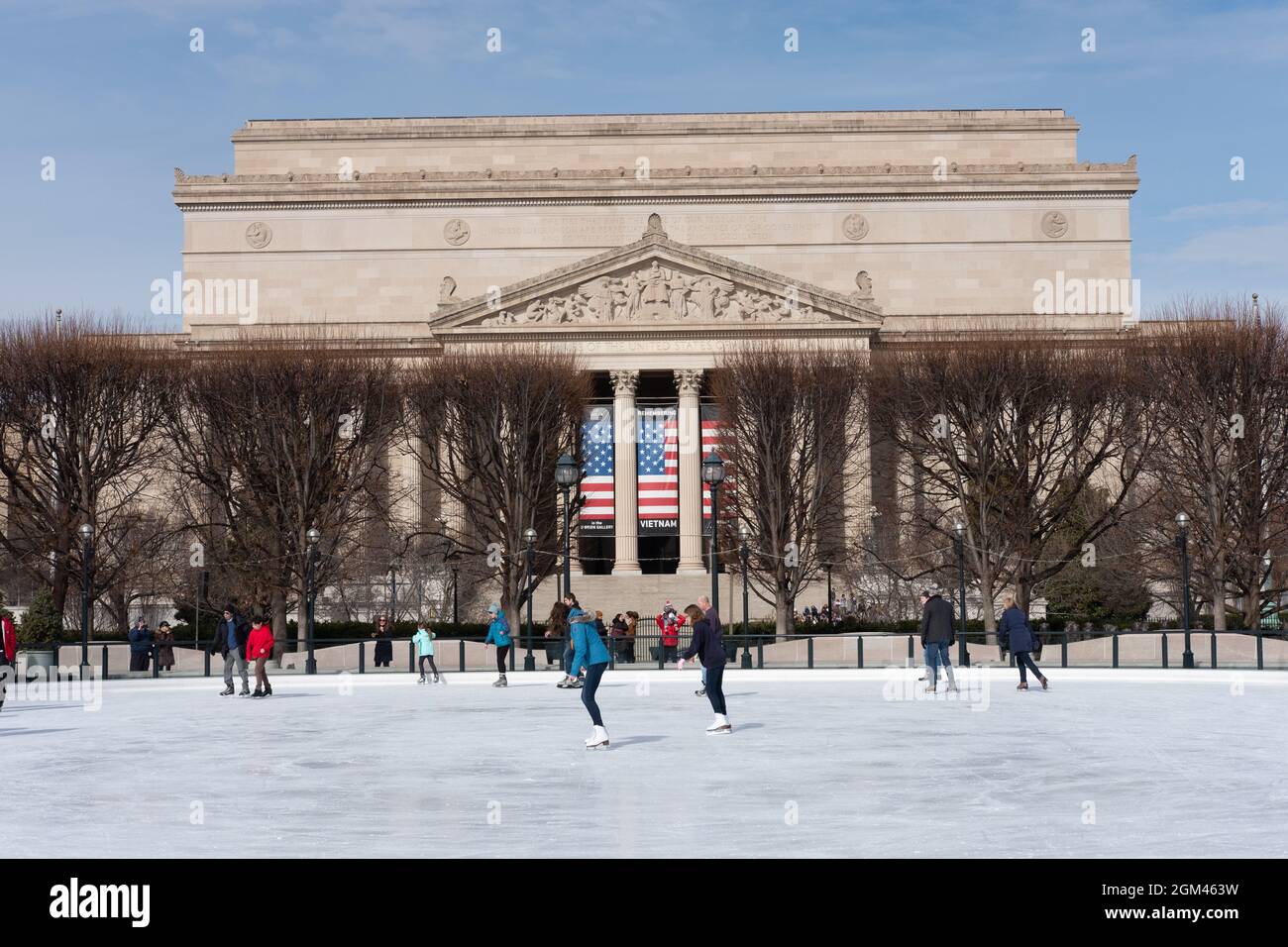 Schlittschuhlauf in der National Gallery of Art Sculpture Garden Stockfoto