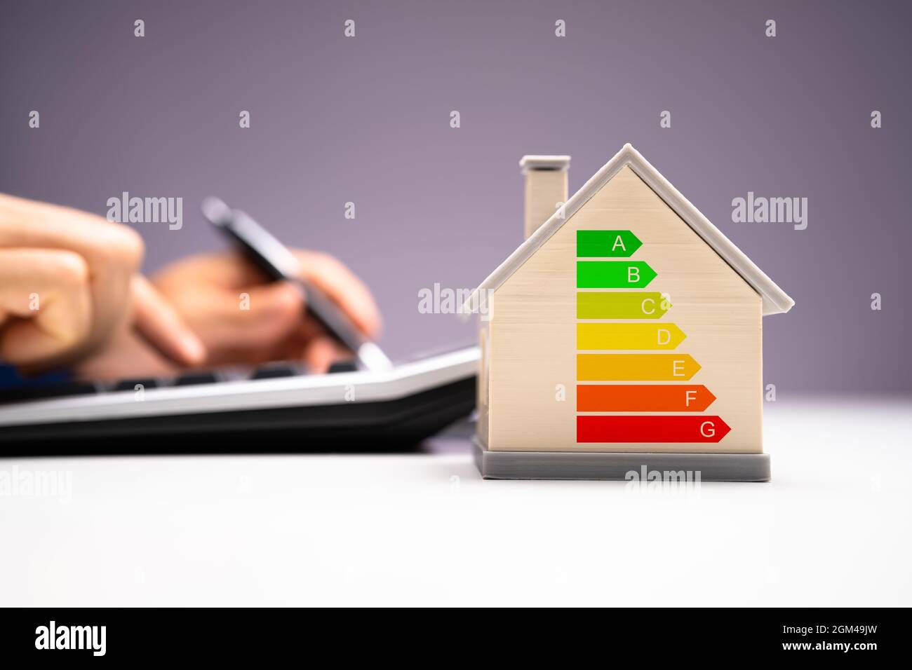 Berechnung Des Energieeffizienten Hausverbrauchs Und Der Energieeffizienz Stockfoto