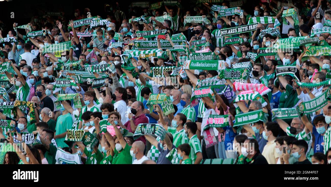 Sevilla, Spanien. 16. September 2021: Stadion von Benito Villamarin Sevilla, Spanien: Fans der UEFA Europa League, eines Fußballspiels zwischen Real Betis Balompie und Celtic von Glasgow Credit: Action Plus Sports Images/Alamy Live News Stockfoto