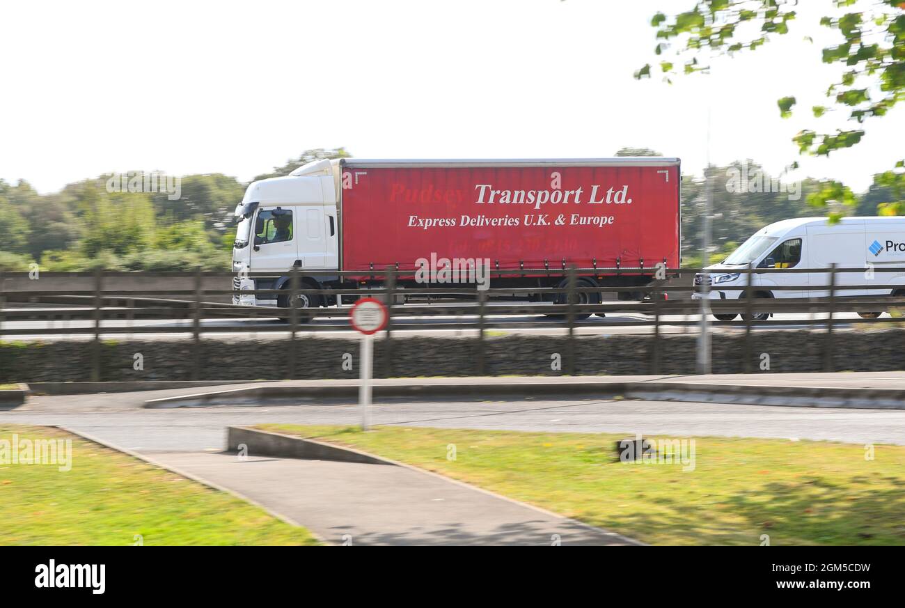 Transport LTD LKW auf der Autobahn M27 in der Nähe von Southampton Hampshire. Stockfoto