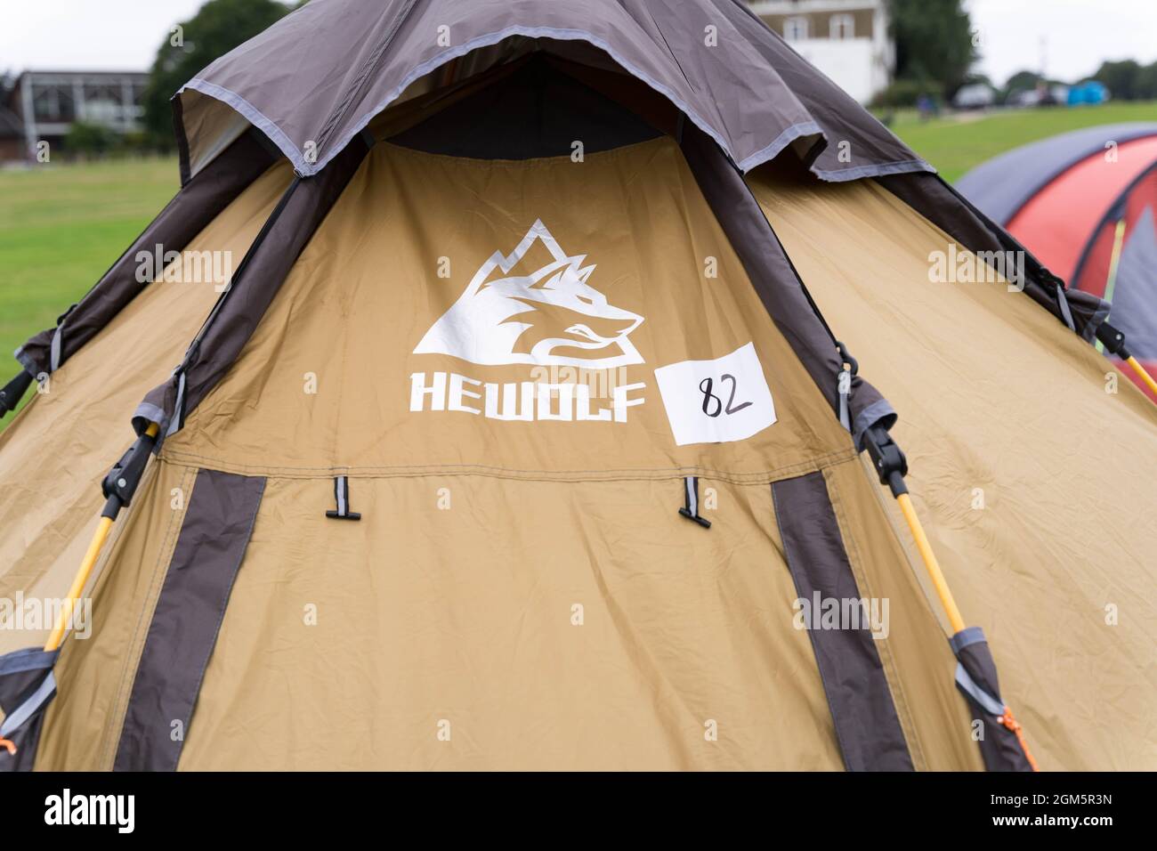 Blackheath Common hat sich in Campingplatz mit bunten Zelten in verschiedenen Formen und Größen, England UK verwandelt Stockfoto