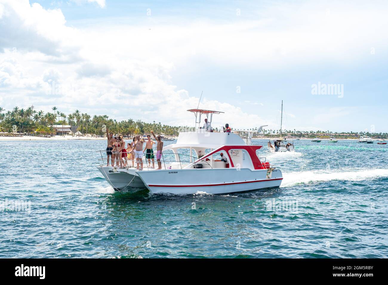 Eine Gruppe von Touristen genießen eine Bootsparty in der Dominikanischen Republik. Stockfoto