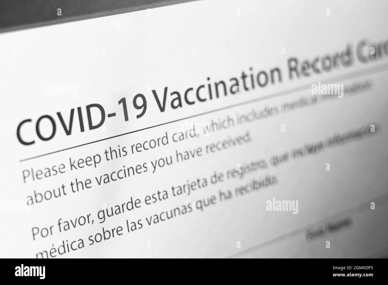 Brasilien. September 2021. Auf diesem Foto ist die in den USA verwendete COVID-19-Impfkarte abgebildet. Die Karte enthält aktuelle Informationen darüber, welche Impfstoffe die Person bereits hatte, einschließlich COVID-19 (Coronavirus).Kredit: SOPA Images Limited/Alamy Live News Stockfoto