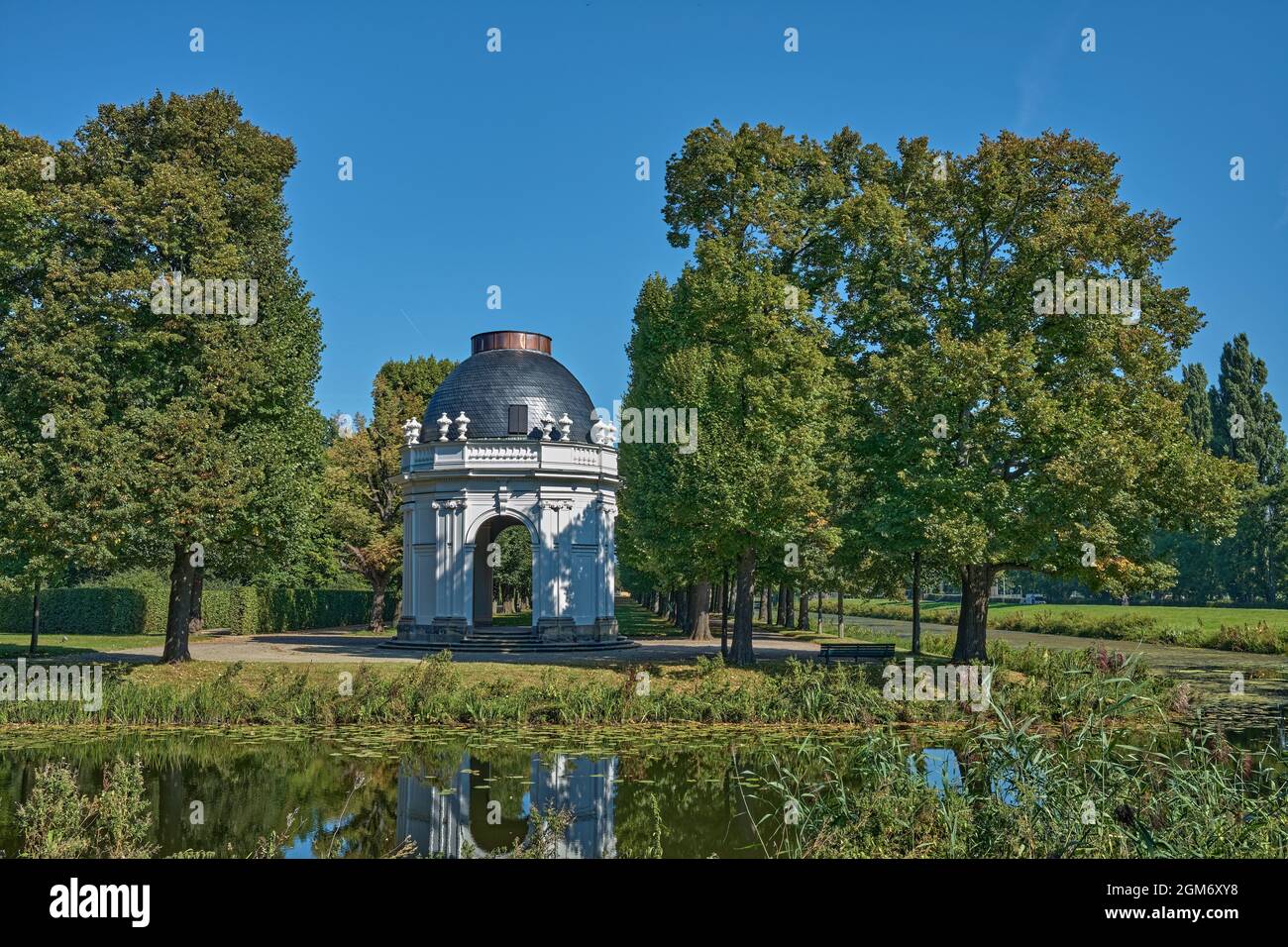 Gartenpavillon im Herrenhäuser Großgarten, Spätsommer in Hannover, Deutschland / Deutschland Stockfoto