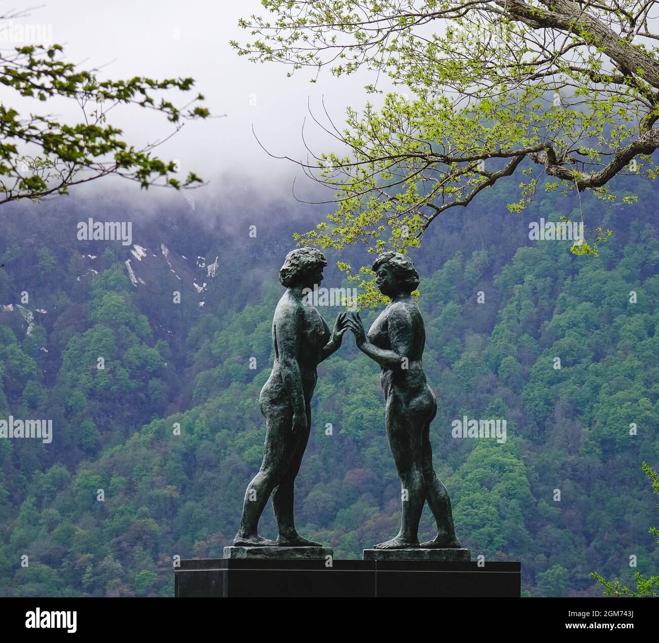 Aomori, Japan - 16. Mai 2017. Statue der Jungfrau am See Towada in Aomori, Japan. See Towada (towada-ko) ist der größte Krater See der Insel Honshu. Stockfoto