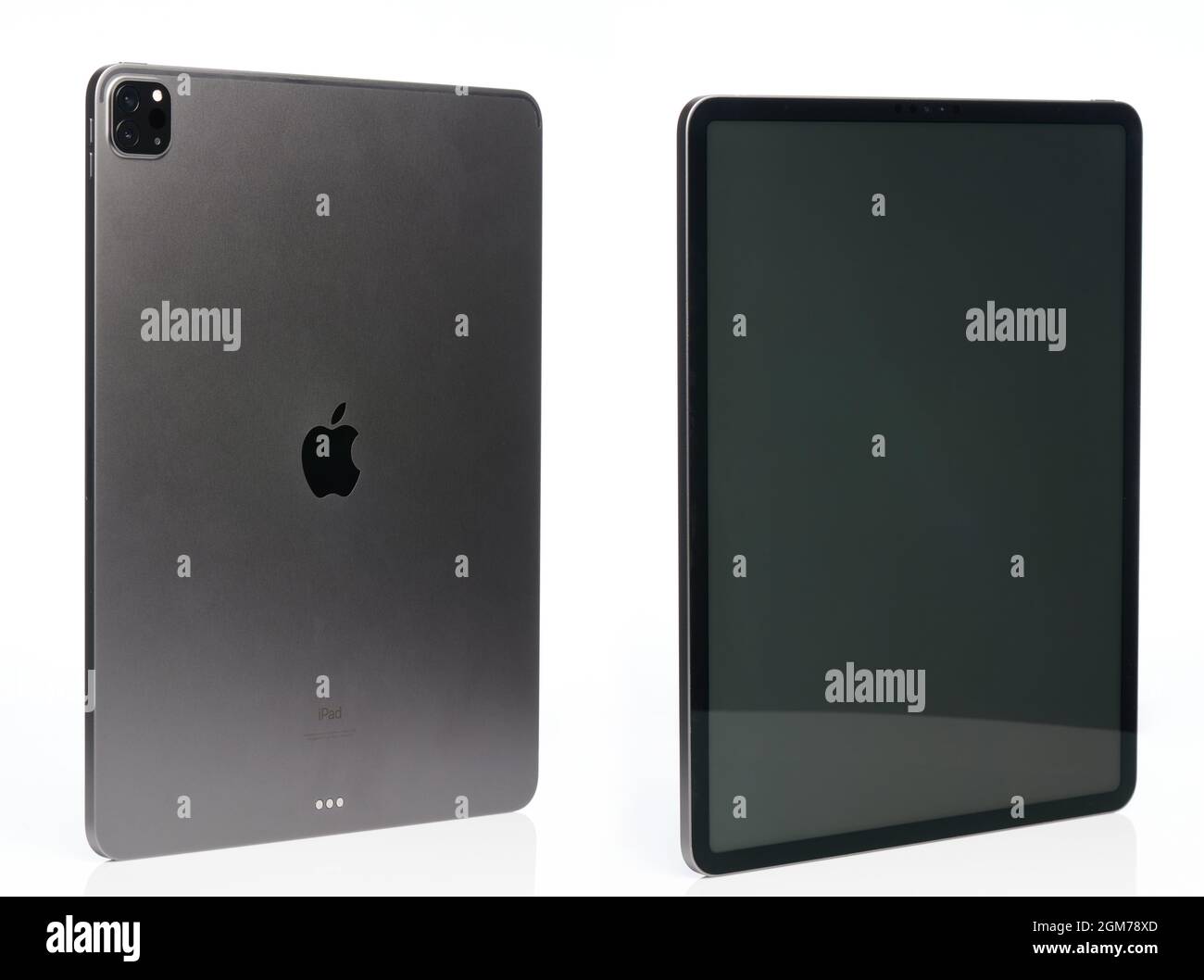 New york, USA - September 3 2021: Neues ipad pro m1 Tablet grau Metallfarbe isoliert auf Studio-Hintergrund Stockfoto
