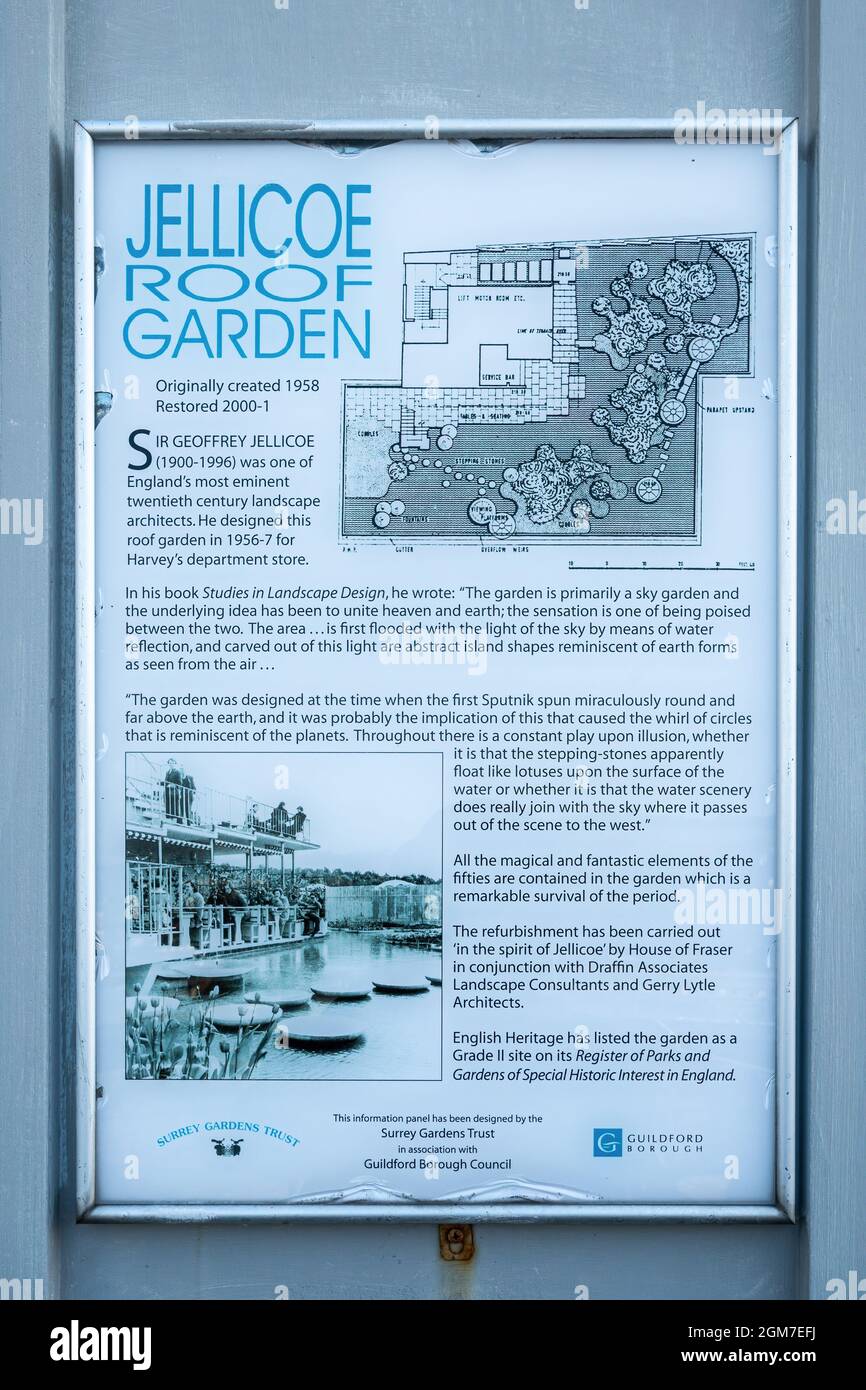 Jellicoe Roof Garden im Geschäft House of Fraser in Guildford, Surrey, England, Großbritannien, Informationstafel Stockfoto