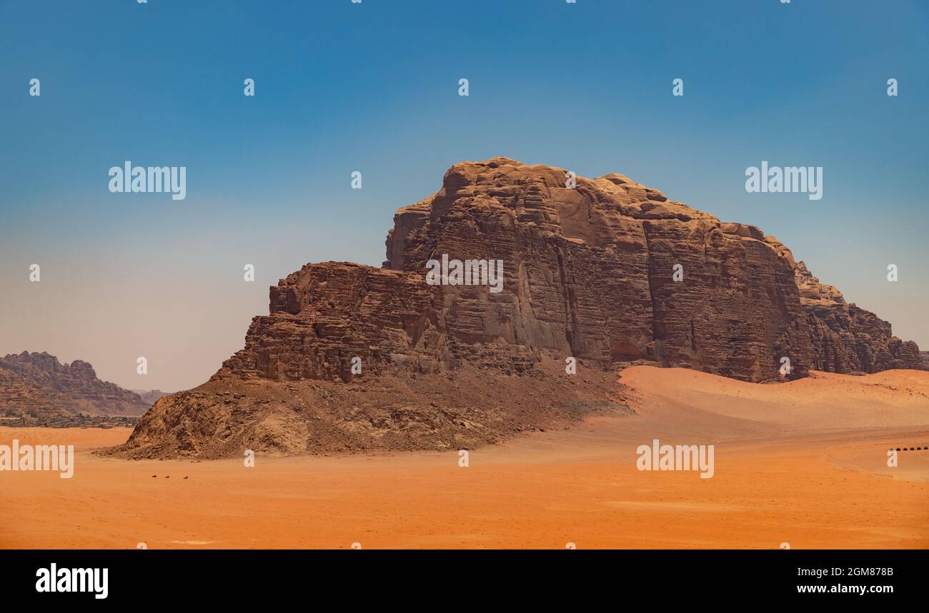 Ein Bild der erstaunlichen Wüstenlandschaft von Wadi Rum. Stockfoto