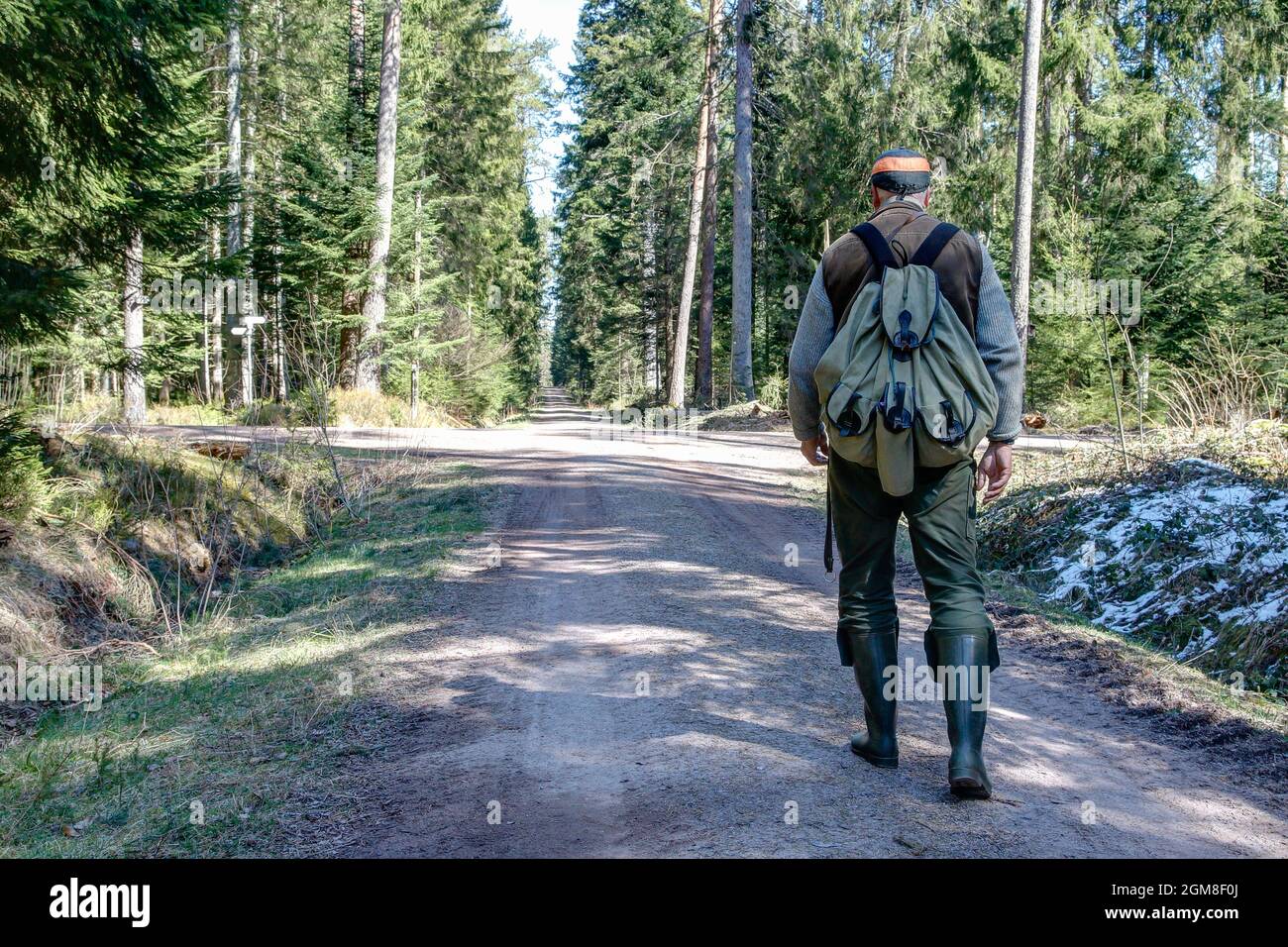 Wo Wanderer und Touristen normalerweise im Schwarzwald tummeln, ist der Jäger nun alleine unterwegs. Stockfoto