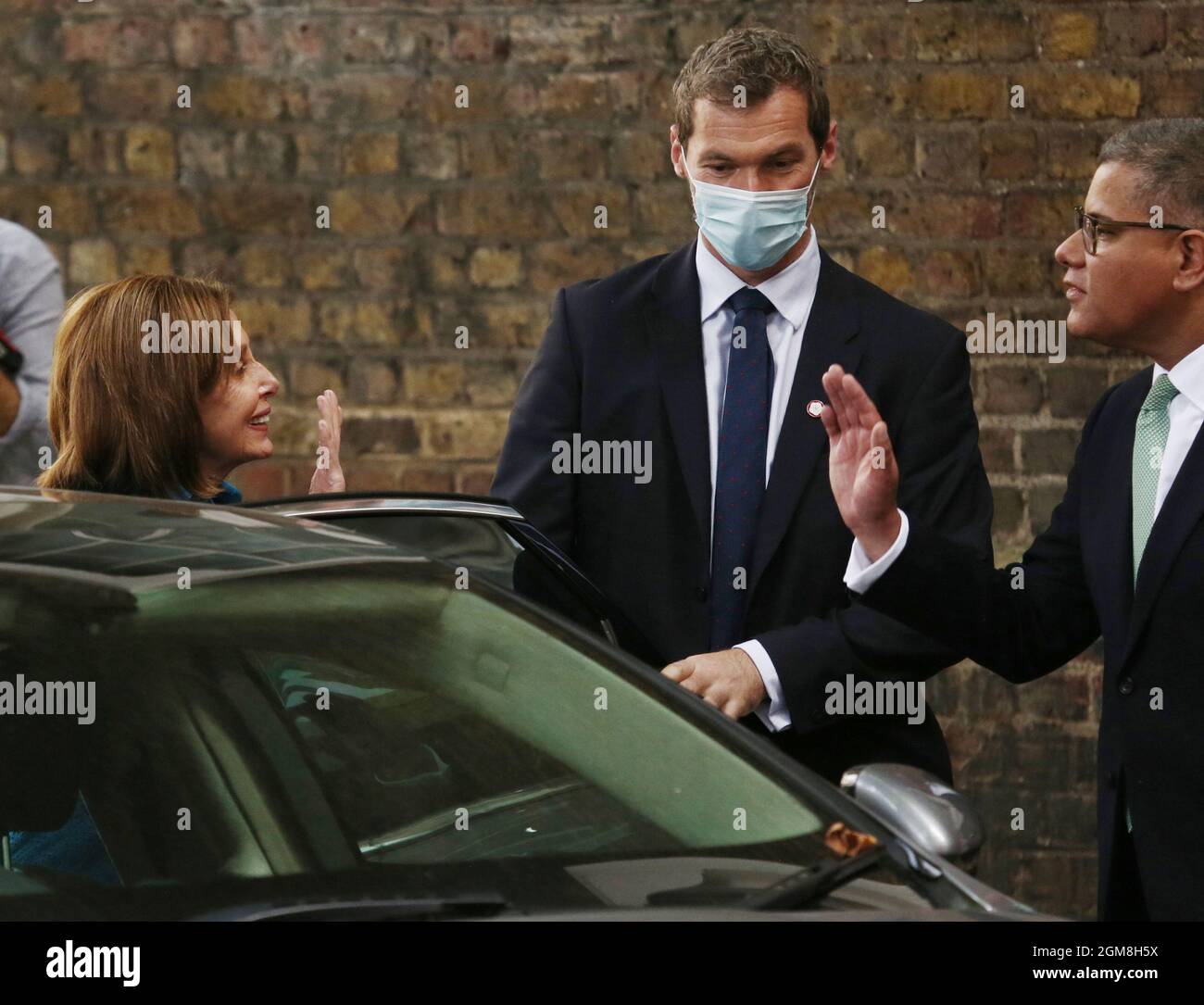 London, England, Großbritannien. September 2021. Die Sprecherin des Repräsentantenhauses der Vereinigten Staaten, NANCY PELOSI, wird nach einem Treffen mit dem COP26-Präsidenten ALOK SHARMA in der Downing Street gesehen. (Bild: © Tayfun Salci/ZUMA Press Wire) Bild: ZUMA Press, Inc./Alamy Live News Stockfoto