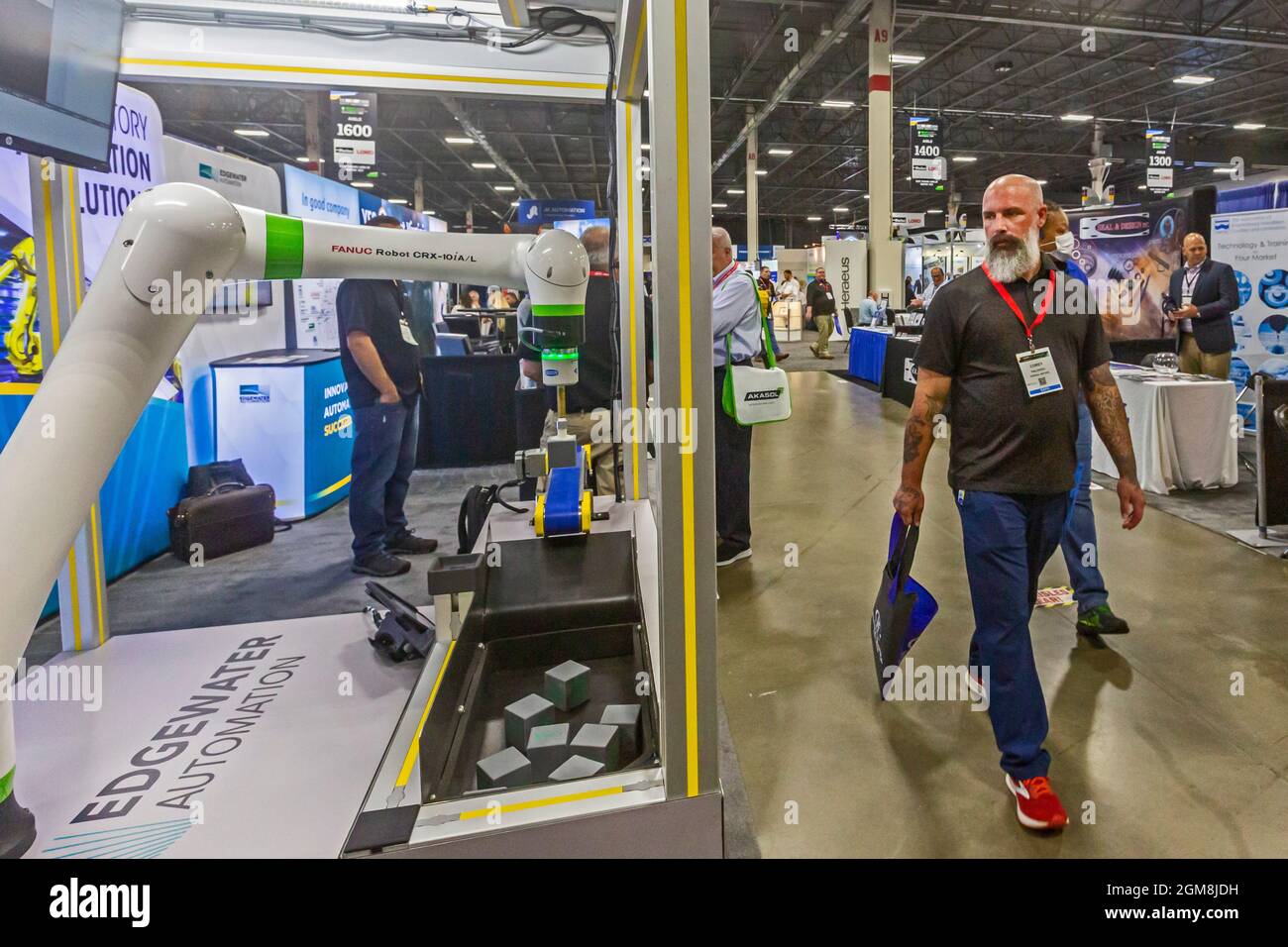 Novi, Michigan - die Battery Show und die Electric and Hybrid Vehicle Technology Expo. Die jährliche Veranstaltung bringt Tausende, um mehr über und zu demonstrieren Stockfoto