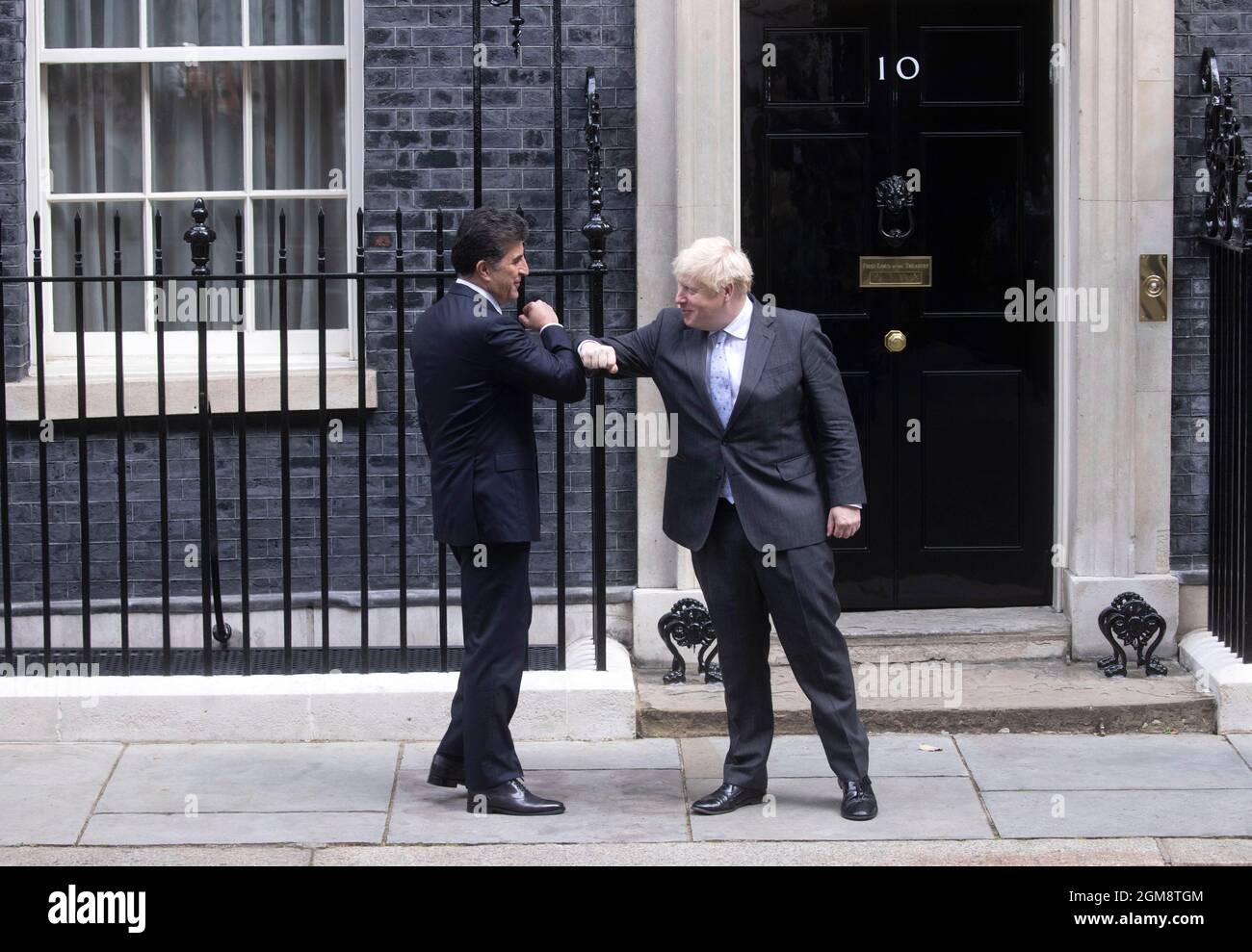 London, Großbritannien. September 2021. Premierminister Boris Johnson trifft den Präsidenten von Kurdistan, Nechirvan Barzani, an der Tür der Downing Street Nr. 10. Präsident Barzani wird Gespräche mit Boris Johnson führen. Kredit: Mark Thomas/Alamy Live Nachrichten Stockfoto