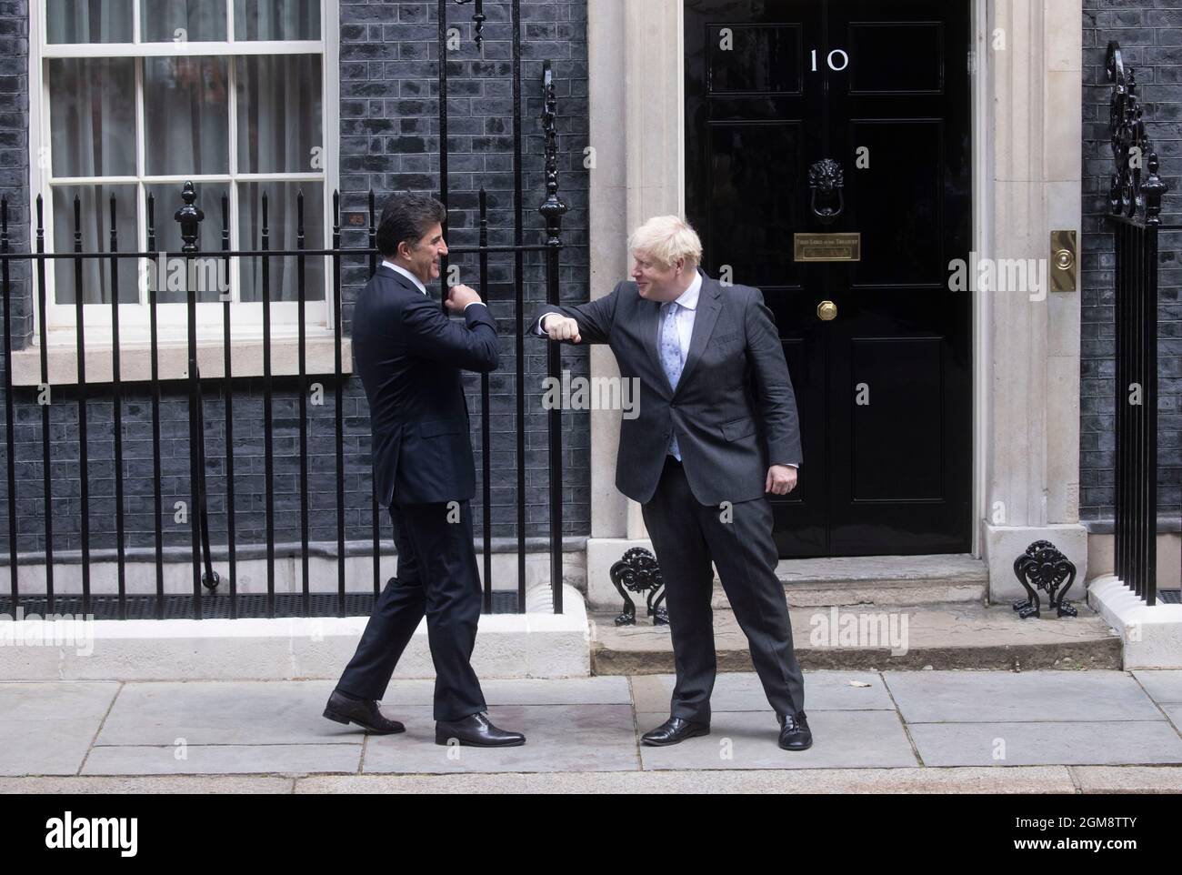 London, Großbritannien. September 2021. Premierminister Boris Johnson trifft den Präsidenten von Kurdistan, Nechirvan Barzani, an der Tür der Downing Street Nr. 10. Präsident Barzani wird Gespräche mit Boris Johnson führen. Kredit: Mark Thomas/Alamy Live Nachrichten Stockfoto