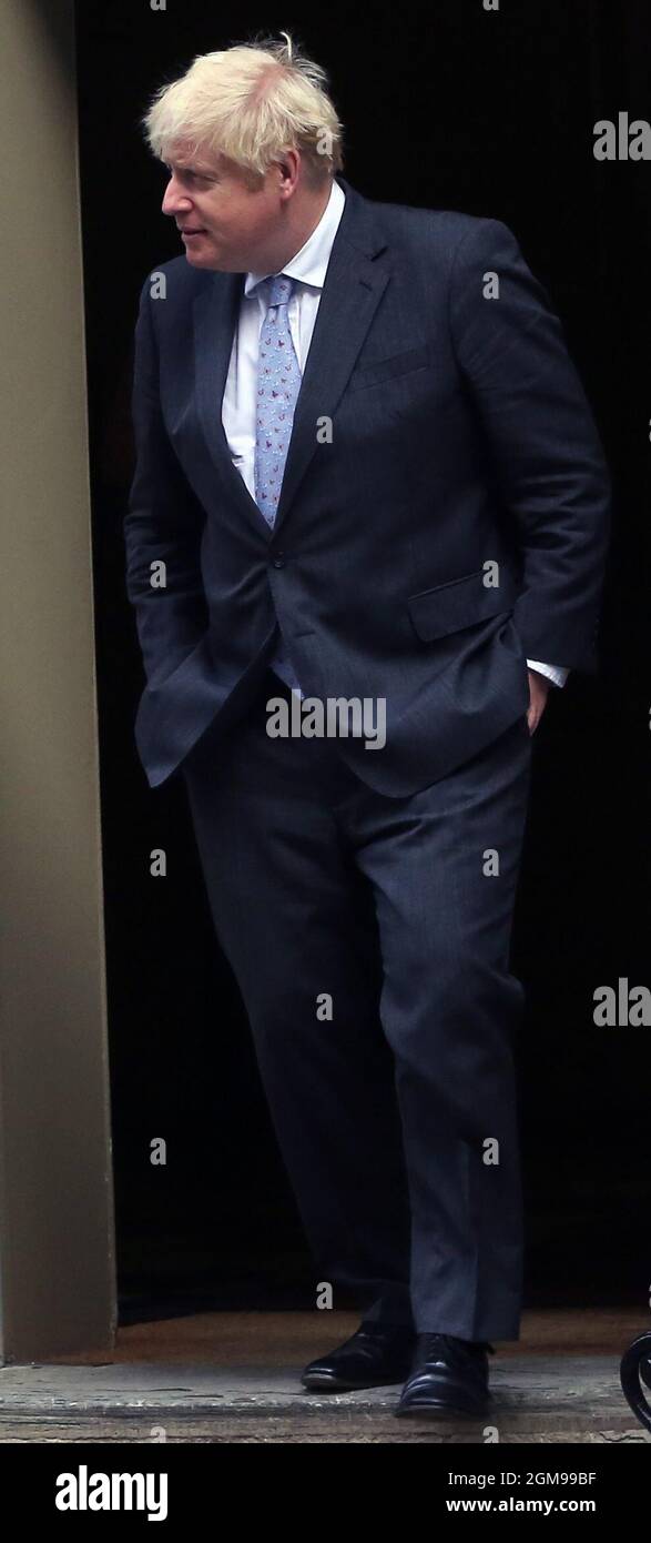 London, England, Großbritannien. September 2021. Der britische Premierminister Boris Johnson begrüßt den Präsidenten der Region Kurdistan im Irak, Nechirvan Barzani, vor der Downing Street 10. (Bild: © Tayfun Salci/ZUMA Press Wire) Stockfoto