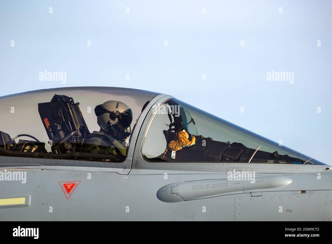 Pilot der deutschen Luftwaffe in einem Eurofighter Typhoon-Kampfflugzeug beim Tigermeet auf dem Luftwaffenstützpunkt kleine-Brogel, Belgien - 13. September 2021 Stockfoto