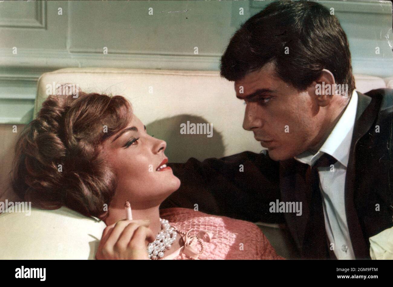 TOMAS MILIAN und ROMY SCHNEIDER in BOCCACIO '70 (1962), Regie FEDERICO FELLINI, MARIO MONICELLI, VITTORIO DE SICA und LUCHINO VISCONTI. Kredit: CINERIZ / Album Stockfoto