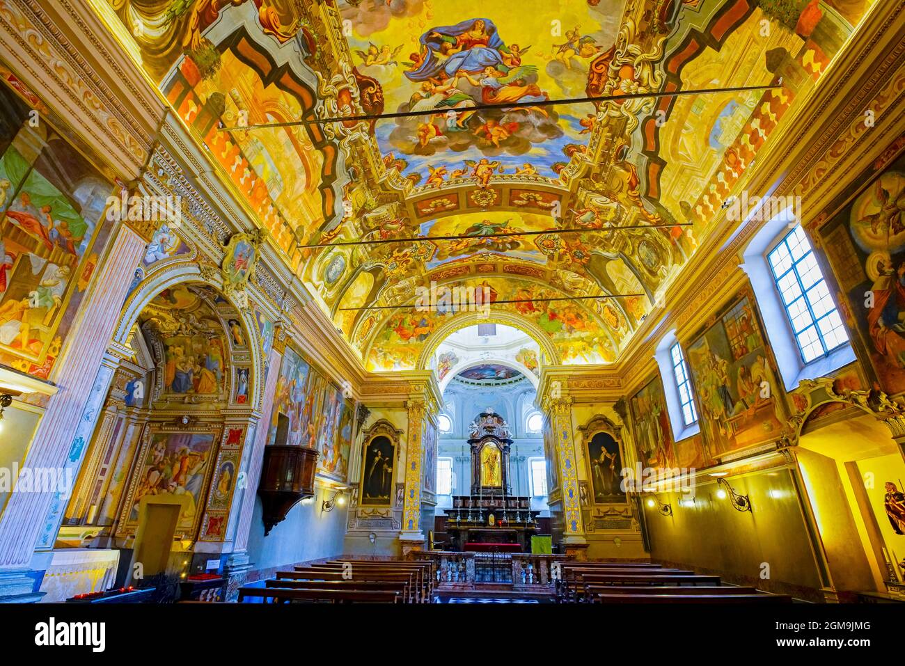 San Rocco in Lugano, erbaut 1580-1597 von der Bruderschaft St. Rocco. Lugano, Kanton Tessin. Schweiz. Die evozierende Bewunderung Fresken des Innenraums, Stockfoto