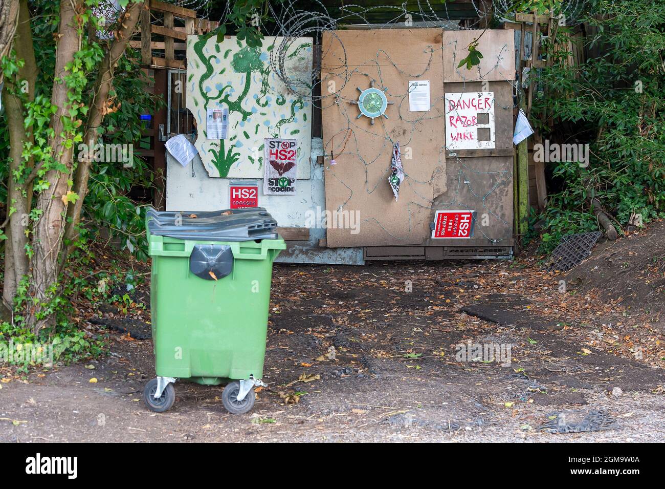 Wendover, Aylesbury, Großbritannien. September 2021. Der Buckinghamshire Council führt Müllsammlungen aus dem Anti-HS2-Kriegslager Wendover Active Resistance durch, in dem Umweltaktivisten seit über einem Jahr leben. Quelle: Maureen McLean/Alamy Stockfoto