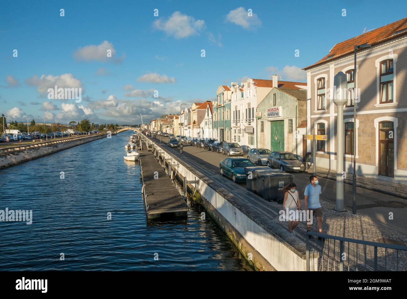 Aveiro, Portugal, Kanäle mit Moliceiros, traditionelle Gondelboote auf den Kanälen der Ria de Aveiro, Europa Stockfoto