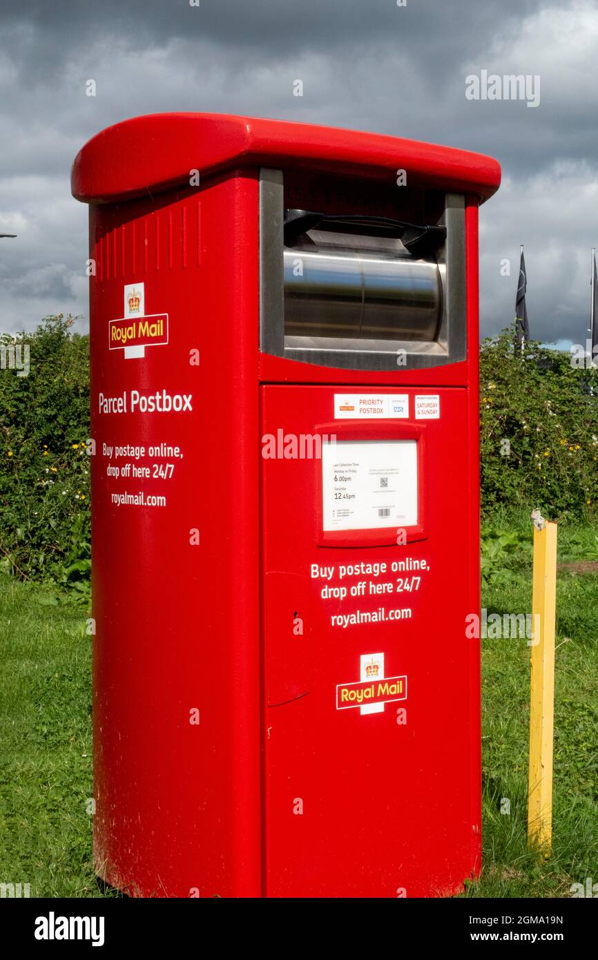 Royal Mail Paketpostbox in Marsh Barton, Exeter, Devon, Großbritannien. Stockfoto