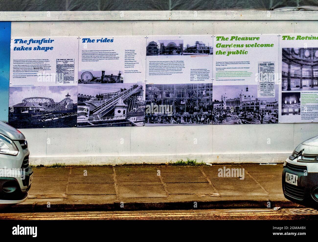 Plakatwand rund um die Baustelle der spanischen Stadt, in Whitley Bay Stockfoto