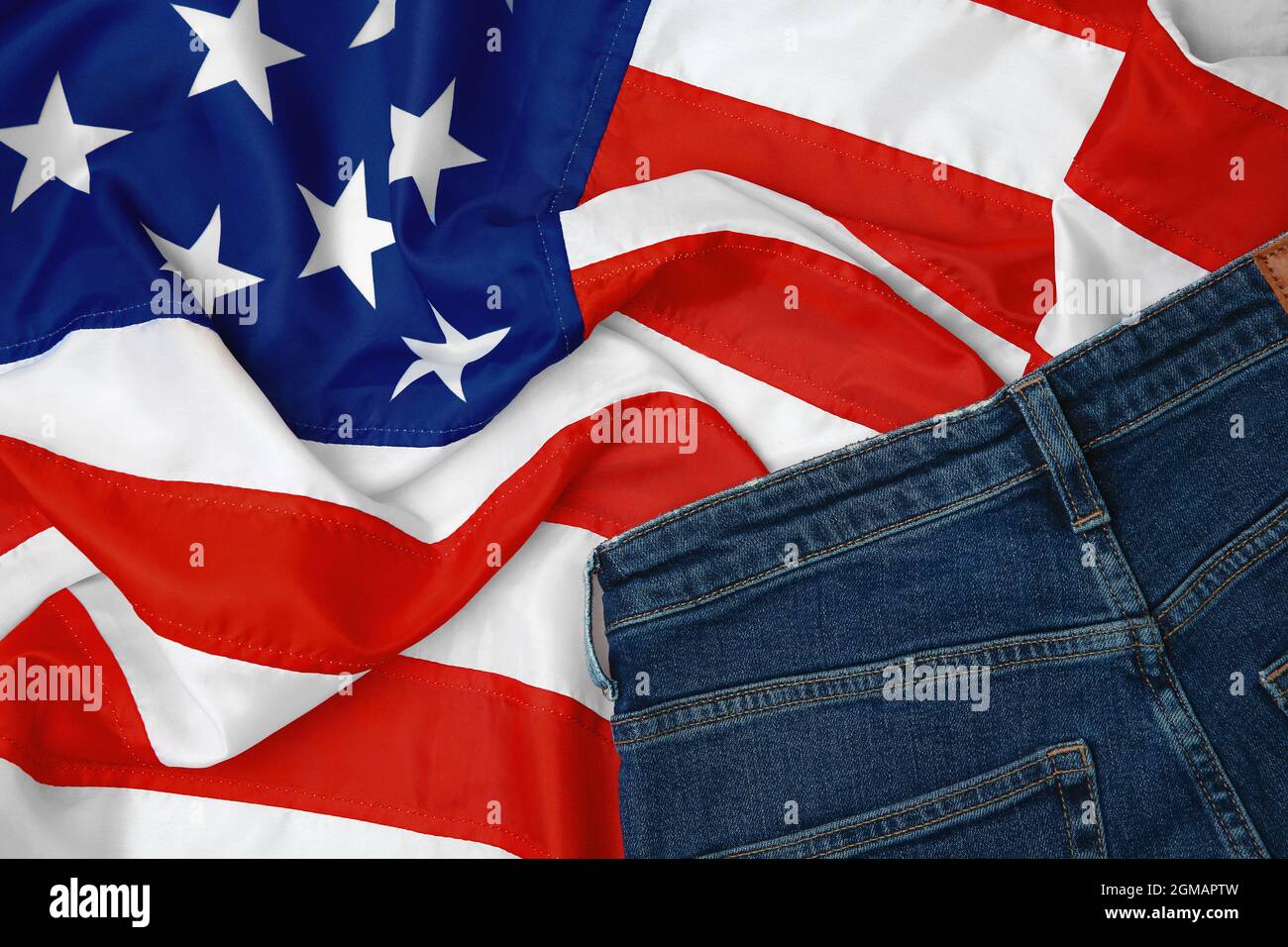 Jeans auf amerikanische Flagge Stockfotografie - Alamy