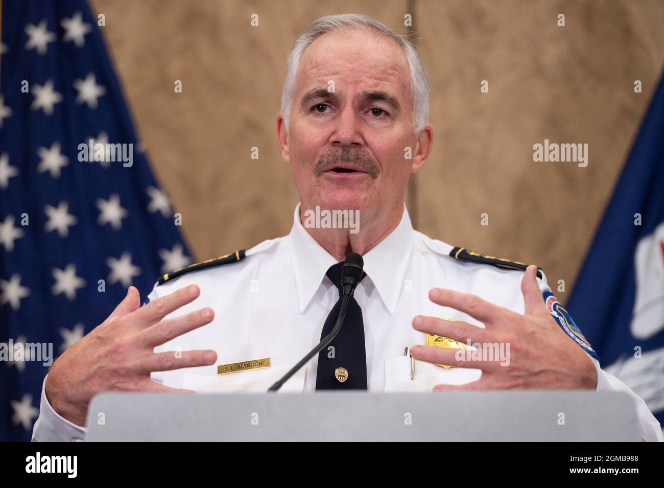 Washington DC, USA. September 2021. Tom Manger, Polizeichef des US-Kapitols, spricht mit Reportern über die Vorbereitungen der forceâs für die J6-Kundgebung am morgigen 18. September. (Quelle: Cliff Owen/CNP) Quelle: dpa picture Alliance/Alamy Live News Stockfoto