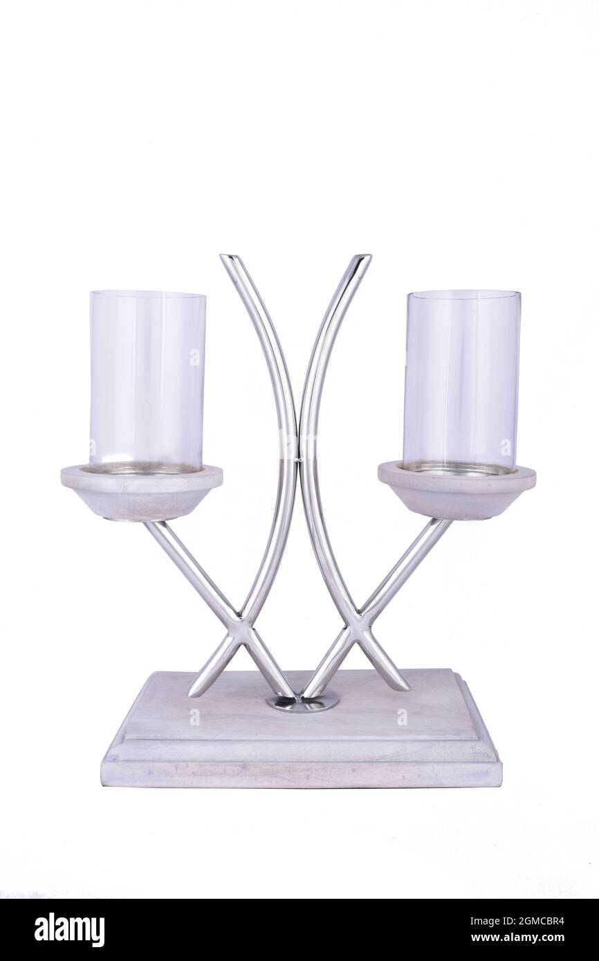 Kerzenhalter aus Glas isoliert auf weißem Hintergrund mit Ausschneidungspfad Stockfoto