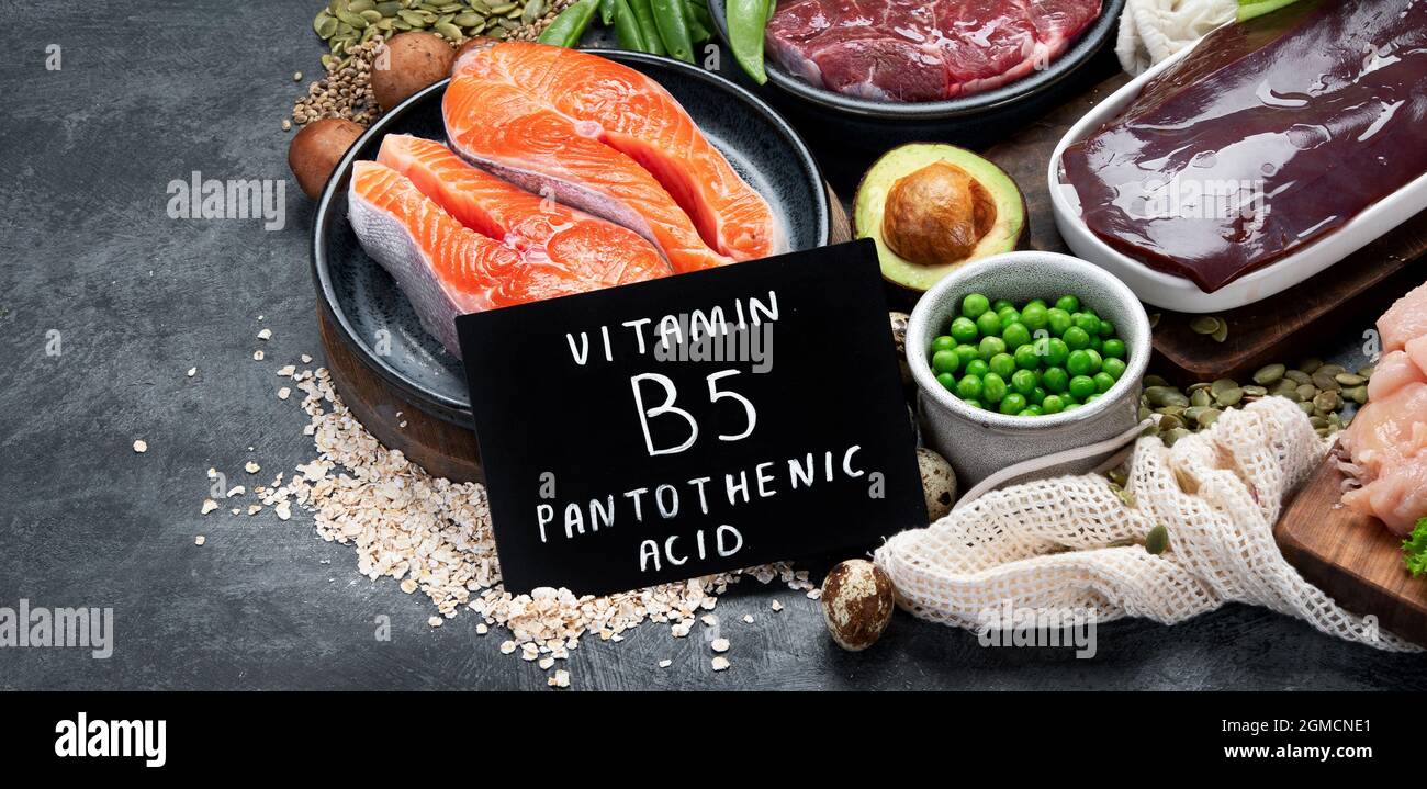 Lebensmittel mit hohem Vitamin B5-Gehalt auf dunklem Grund. Gesunde  Ernährung Konzept. Speicherplatz kopieren Stockfotografie - Alamy