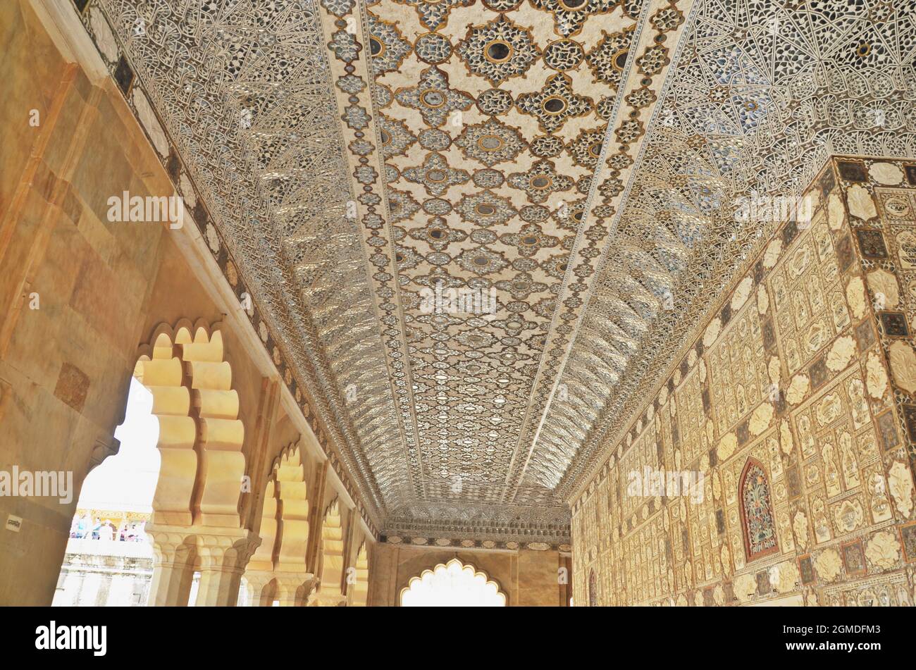 Glasarbeitswand am Amer Fort (Amber Fort) Jaipur, rajasthan, indien Stockfoto