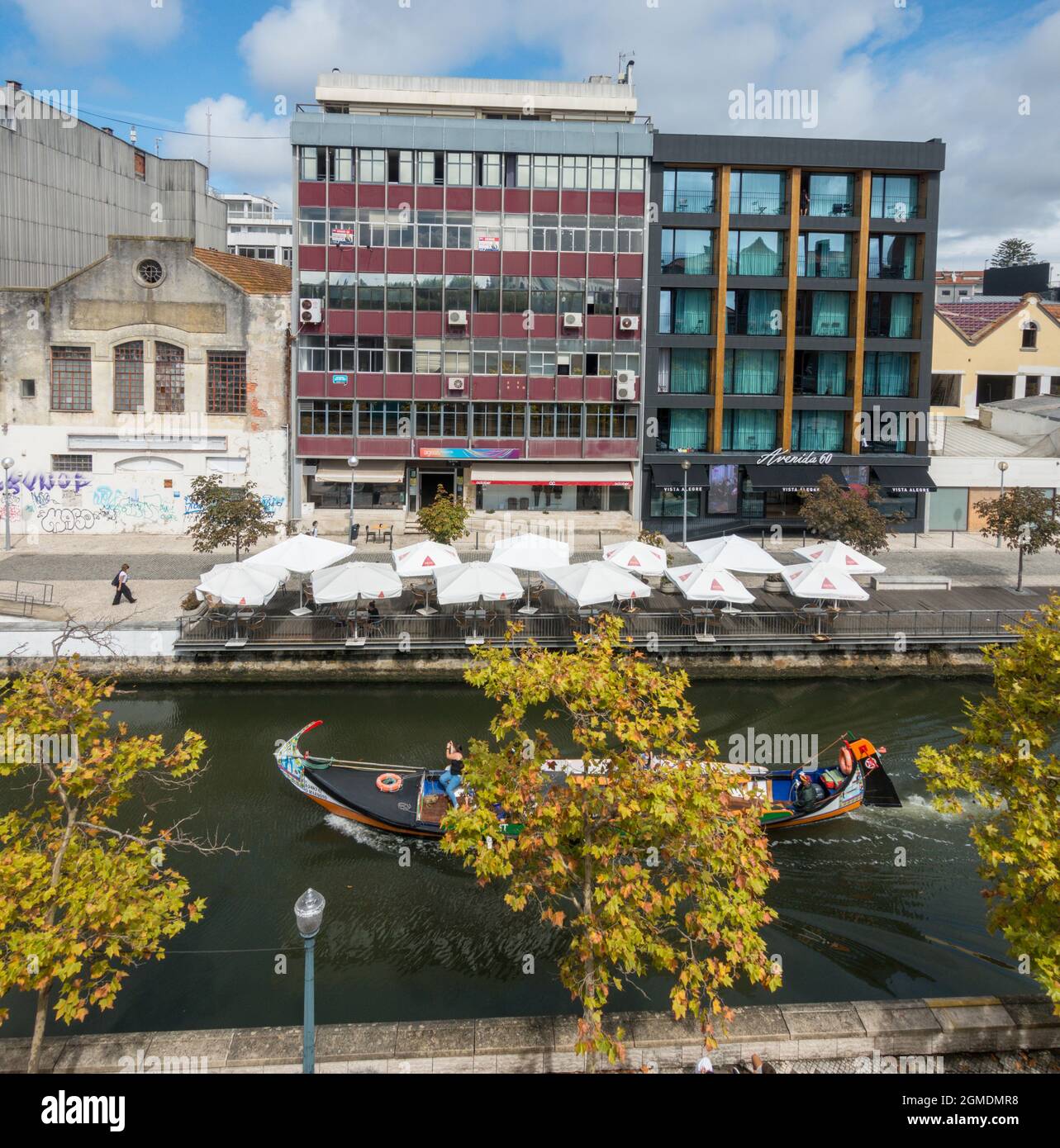 Aveiro, Portugal, Cais de cojo Kanal mit modernen Hotels und Brücken, Europa Stockfoto