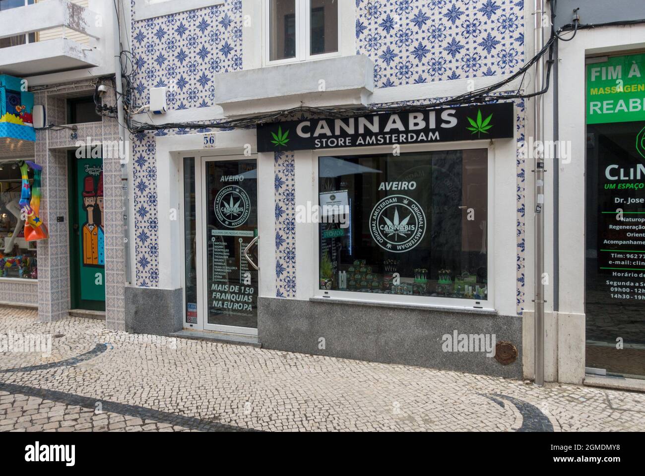 Cannabis Store amsterdam Geschäft, Geschäft, Verkauf von legalen Produkten im Zusammenhang mit Cannabis Aveiro, Portugal. Stockfoto