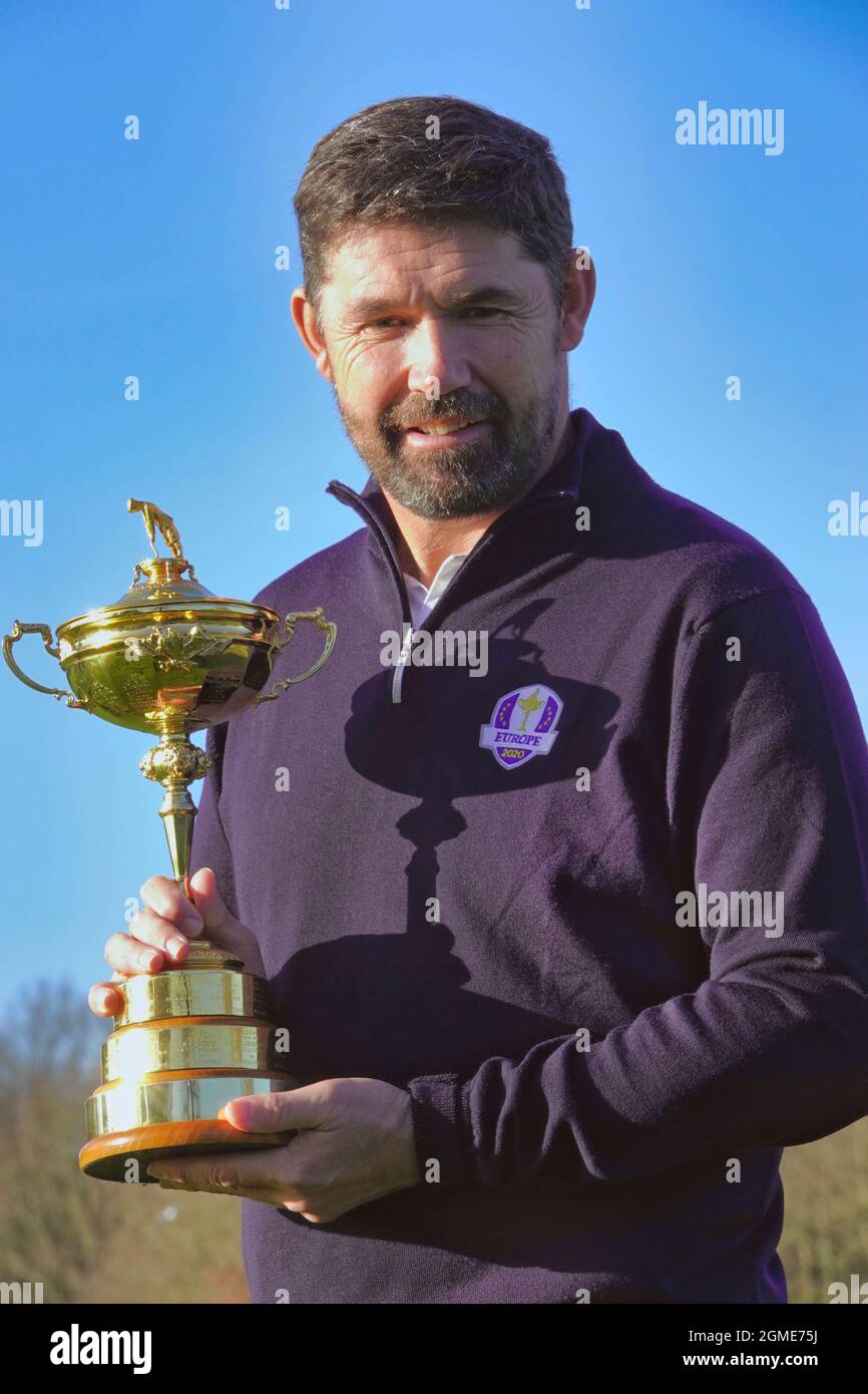 Wentworth Golf Club Surrey UK Padraig Harrington (Irland) spricht mit den Medien als nächster europäischer Ryder Cup Kapitän, im PGA European Tour HQ im Wentworth Golf Club Stockfoto