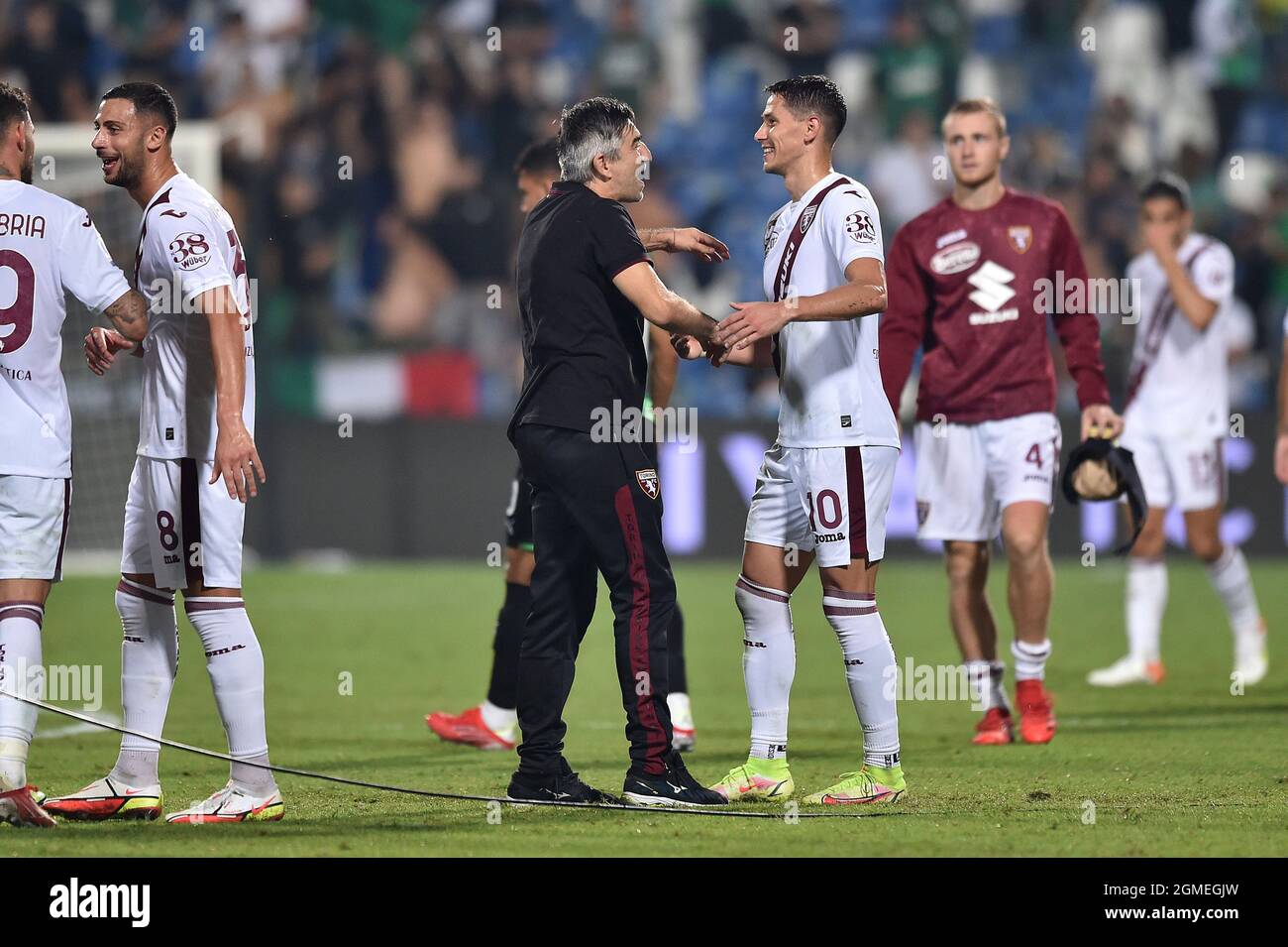 Ivan Juric, Cheftrainer des FC Turin, und Sara Lukic, FC Turin, feiern den Sieg während des Spiels der Serie A 2021/2022 zwischen US Sassuolo Calcio und dem FC Turin am 17,2021. September im Mapei Stadium in Reggio Emilia, Italien.Foto ReporterTorino - Foto: Reporter Torino/LiveMedia Stockfoto