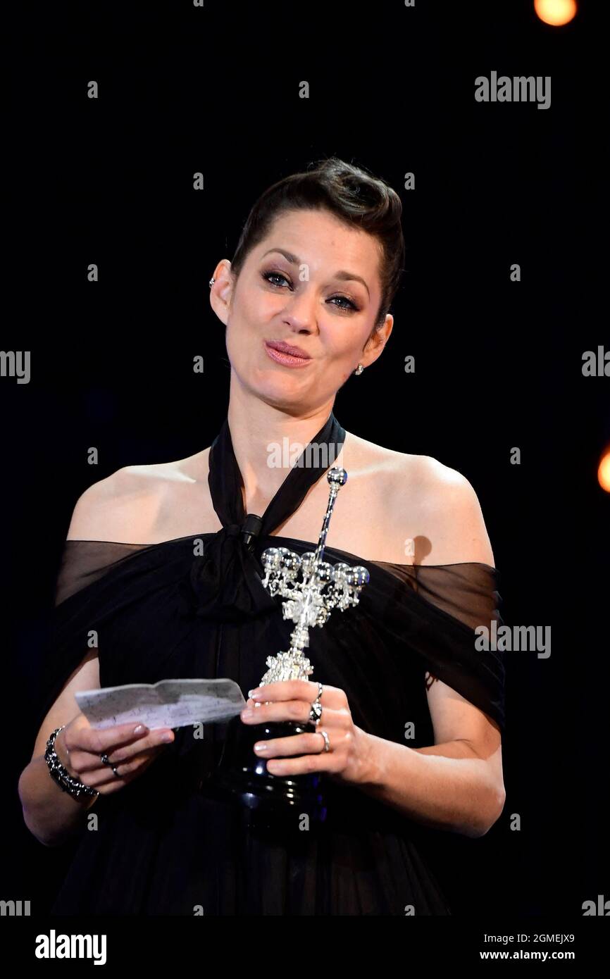 Marion Cotillard erhält den Donosti Award während des 69. San Sebastian International Film Festivals am 17. September 2021 im Kursaal Palace in Donostia-San Sebastian, Spanien. Foto von Archie Andrews/ABACAPRESS.COM Stockfoto