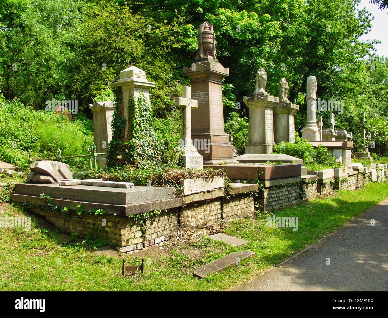 Der Victorian Highgate Cemetery in London, Großbritannien. Stockfoto