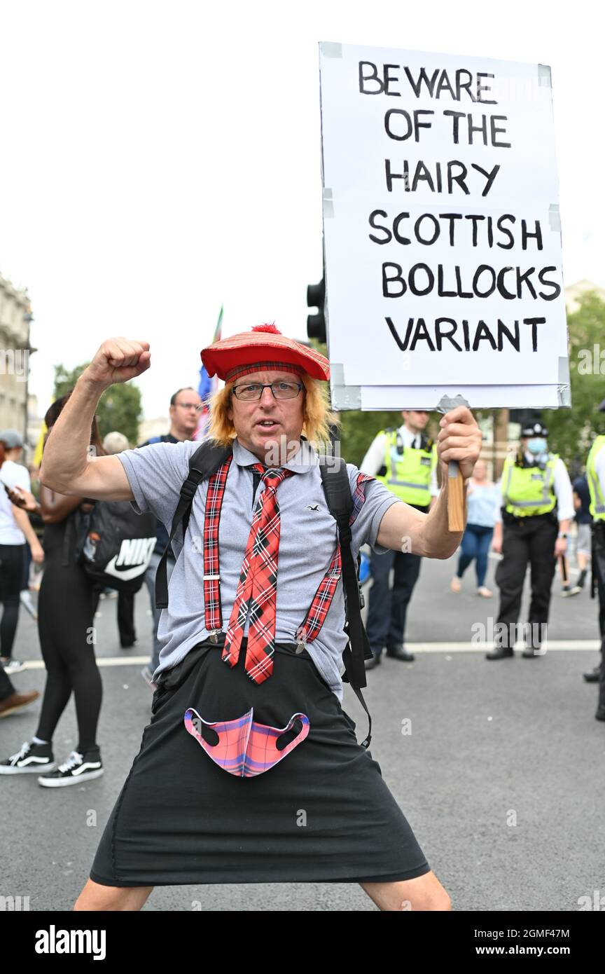 London, Großbritannien. 18. September 2021. Anti-Impfstoff-Demonstranten marschieren vom Regent's Park zum Parliament Square zur „World Wide Rally for Freedom“ gegen Kinderimpfungen und Impfpass. Quelle: Andrea Domeniconi/Alamy Live News Stockfoto