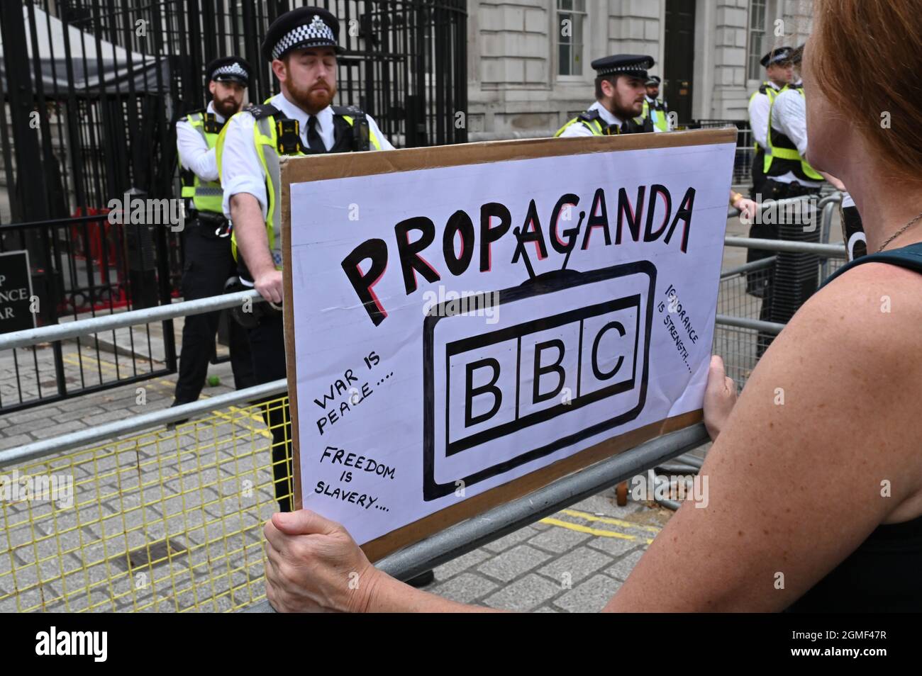 London, Großbritannien. 18. September 2021. Anti-Impfstoff-Demonstranten marschieren vom Regent's Park zum Parliament Square zur „World Wide Rally for Freedom“ gegen Kinderimpfungen und Impfpass. Quelle: Andrea Domeniconi/Alamy Live News Stockfoto