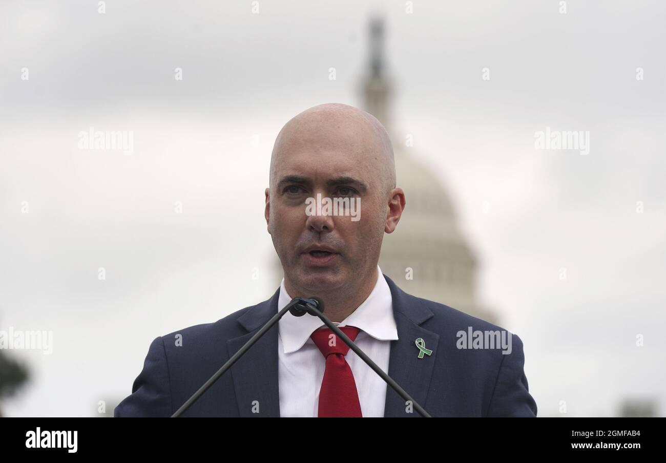 Washington, Usa. September 2021. Matt Braynard, Direktor von Look Ahead America und Organisator der J6 Rally, spricht während der „Justice for J6“-Kundgebung am Samstag, dem 18. September 2021 in Washington, DC. Mehr als 600 Menschen wurden bei der Pro-Trump-Demonstration am 6. Januar 2021 angeklagt, die sich in einen Aufruhr vor dem Kapitol verwandelte, bei dem 140 Polizisten verletzt wurden und zum Tod von fünf Personen führte. Foto von Leigh Vogel/UPI Credit: UPI/Alamy Live News Stockfoto