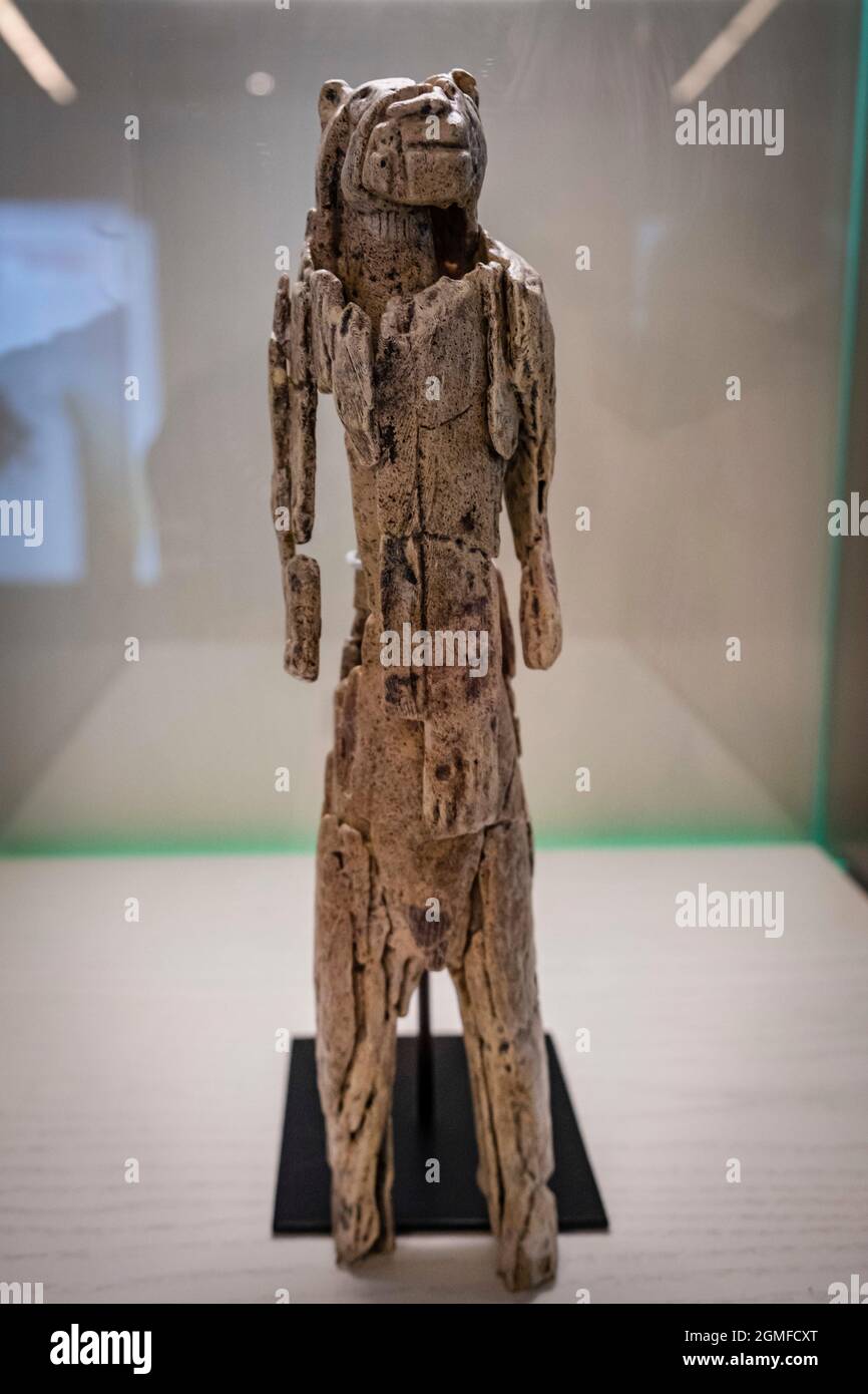 löwenmann aus Stadel, obere paläolithische Mammut-Elfenbeinskulptur, Replik, Museo de la evolución humana, MEH, Burgos , Spanien. Stockfoto