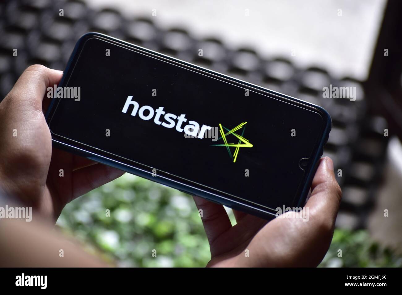 Neu Delhi, Indien - 13. September 2019: Hotstar-Logo auf dem Smartphone Stockfoto