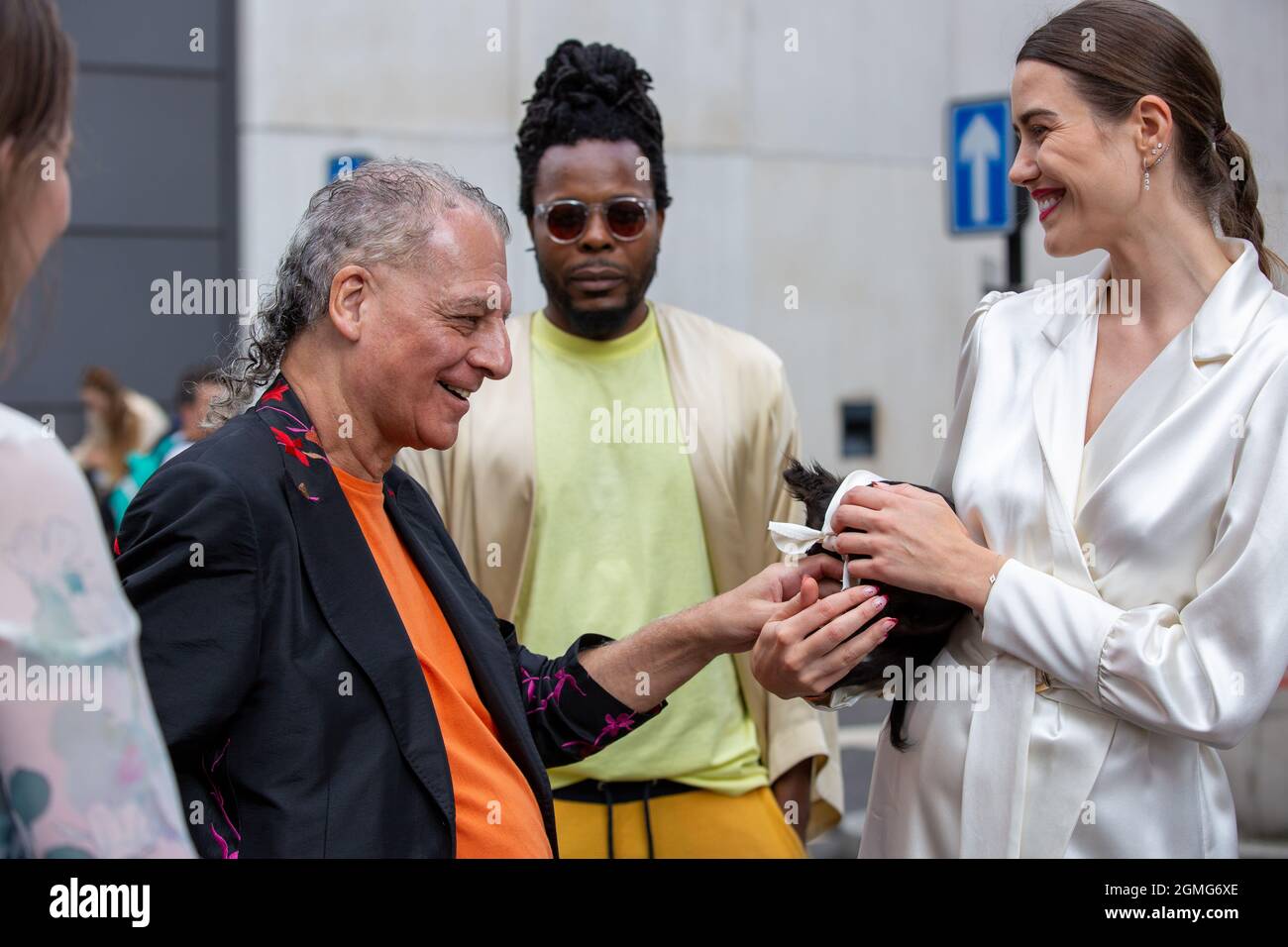 London, Großbritannien. September 2021. Fashionistas werden während der London Fashion Week Street Style gesehen. (Foto: Pietro Recchia/SOPA Images/Sipa USA) Quelle: SIPA USA/Alamy Live News Stockfoto