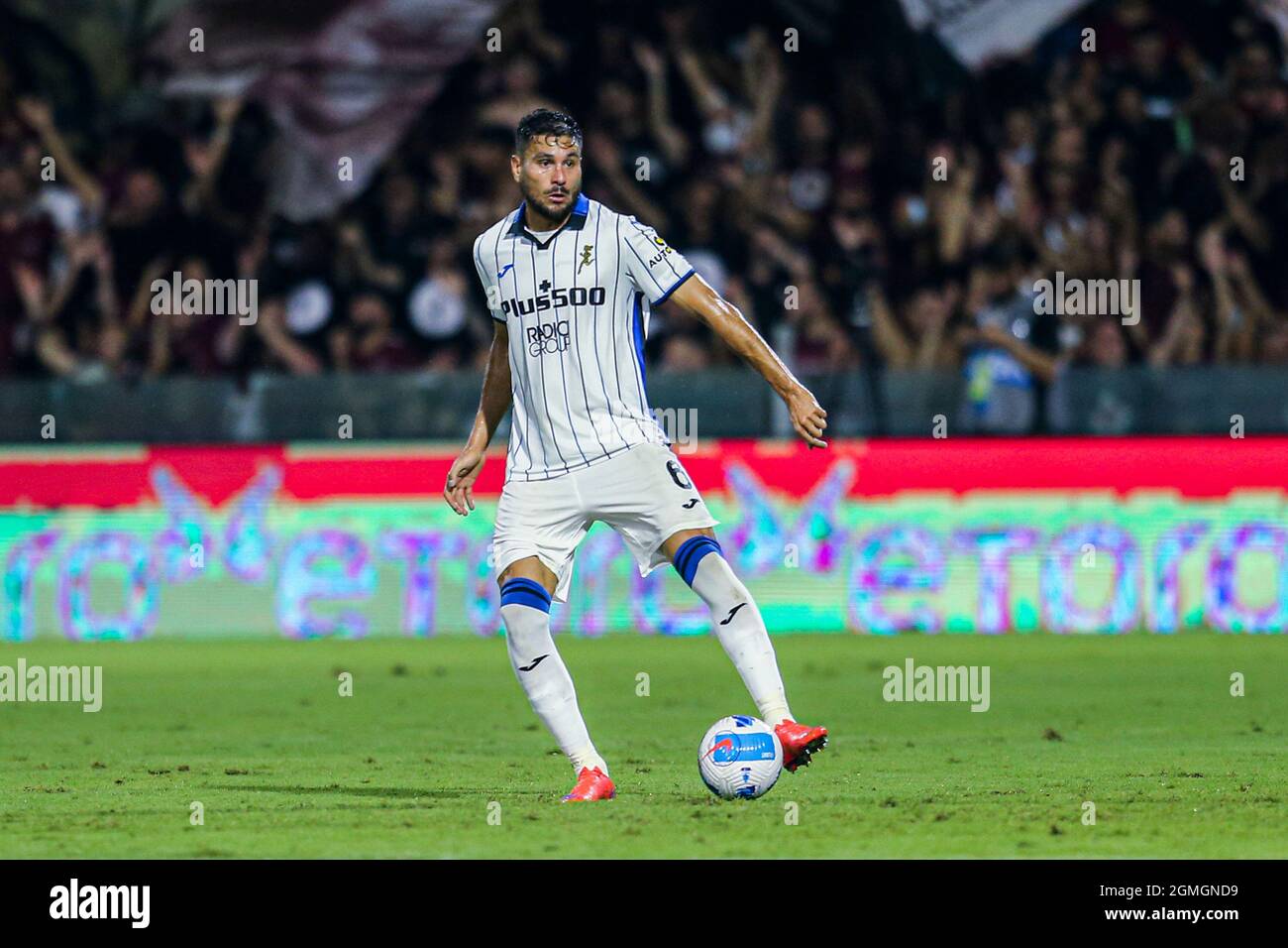 Der argentinische Verteidiger von Atalanta, Jose Luis Palomino, kontrolliert den Ball während des Fußballspiels der Serie A zwischen Salernitana und Atalanta am 18. September 2021 im Arechi-Stadion in Salerno, Süditalien. Stockfoto