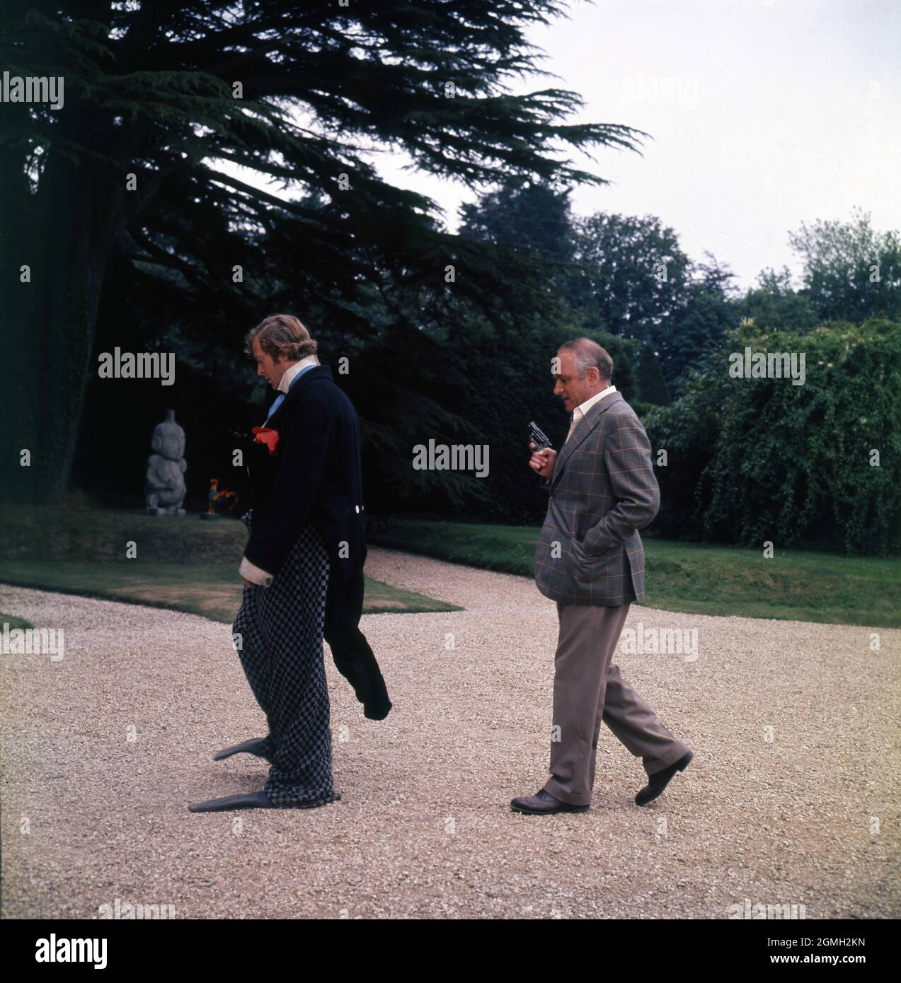 MICHAEL CAINE als Milo Tindle und LAURENCE OLIVIER als Andrew Wyke in SLEUTH 1972 Regisseur JOSEPH L. MANKIEWICZ spielen und drehen Anthony Shaffer Musik John Addison Produktionsdesign Ken Adam Kostümdesign John Furniss UK - USA Koproduktion Palomar Pictures International / Twentieth Century Fox Stockfoto