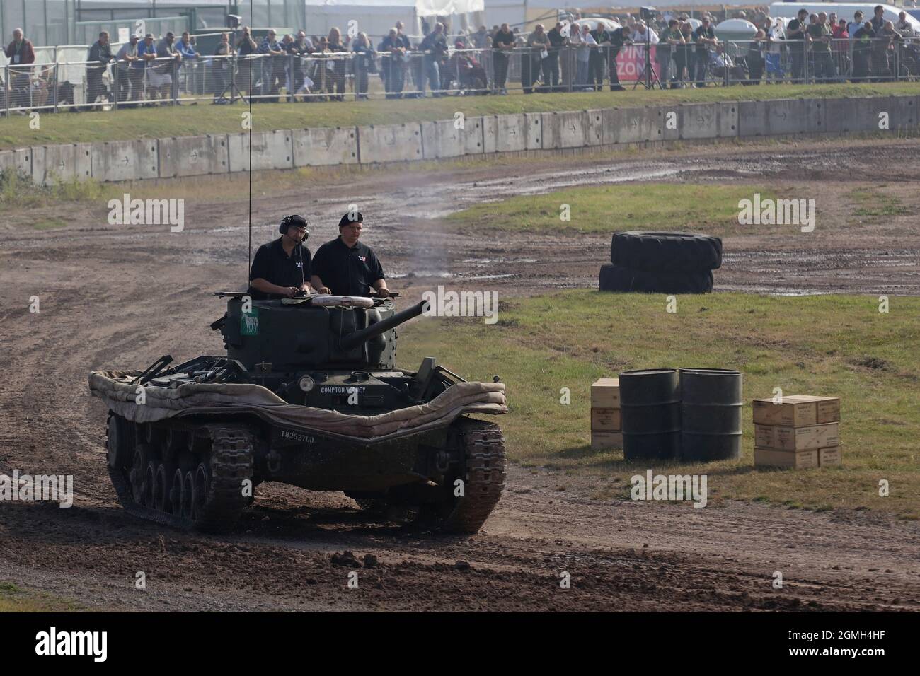WW2 Valentine DD Tank während einer Demonstration im Bovington Tank Museum, Dorset, Großbritannien Stockfoto