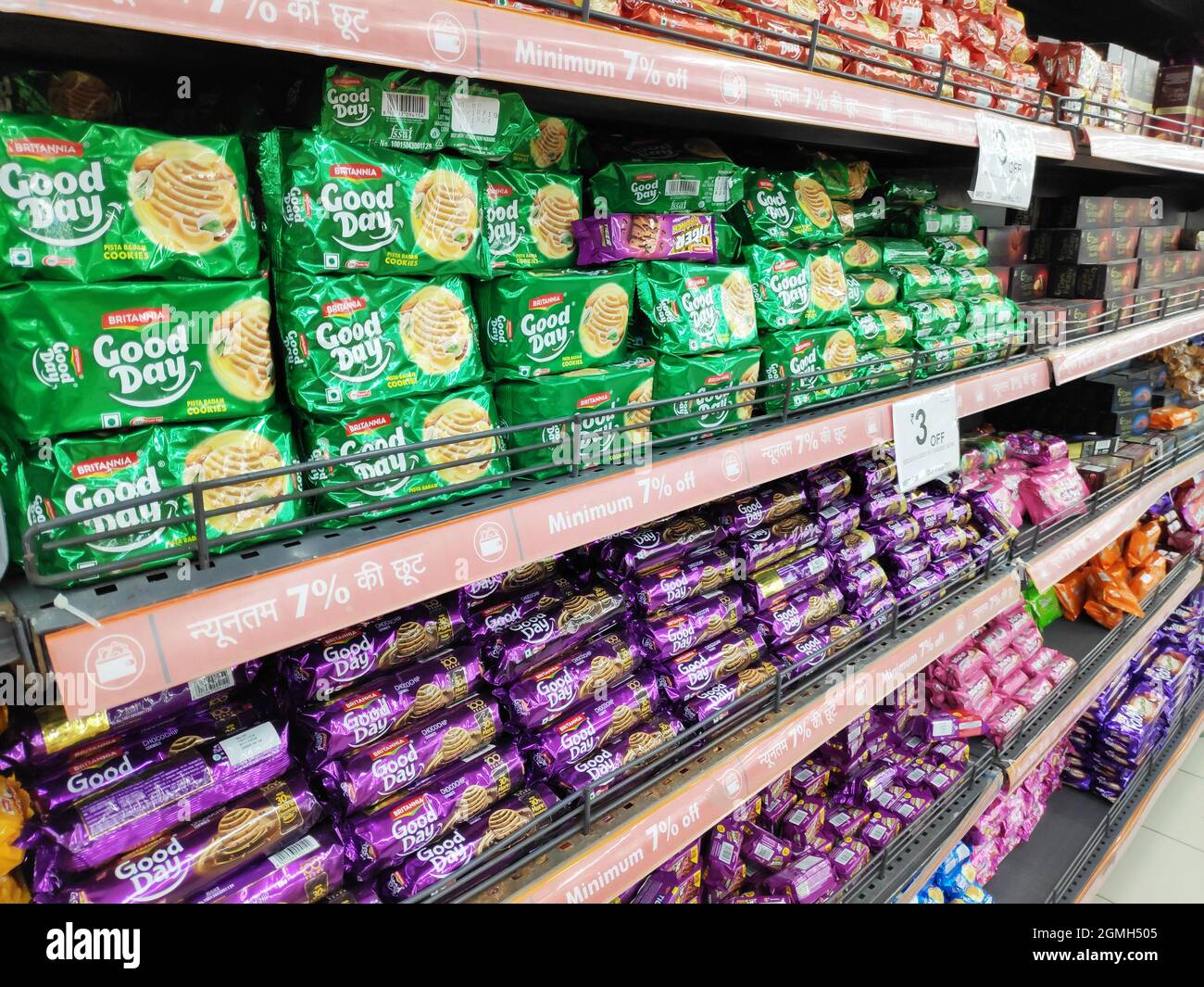 New Delhi, Indien, 07. Dezember 2020:- Good Day Biscuit at Supermarket Shelf Stockfoto